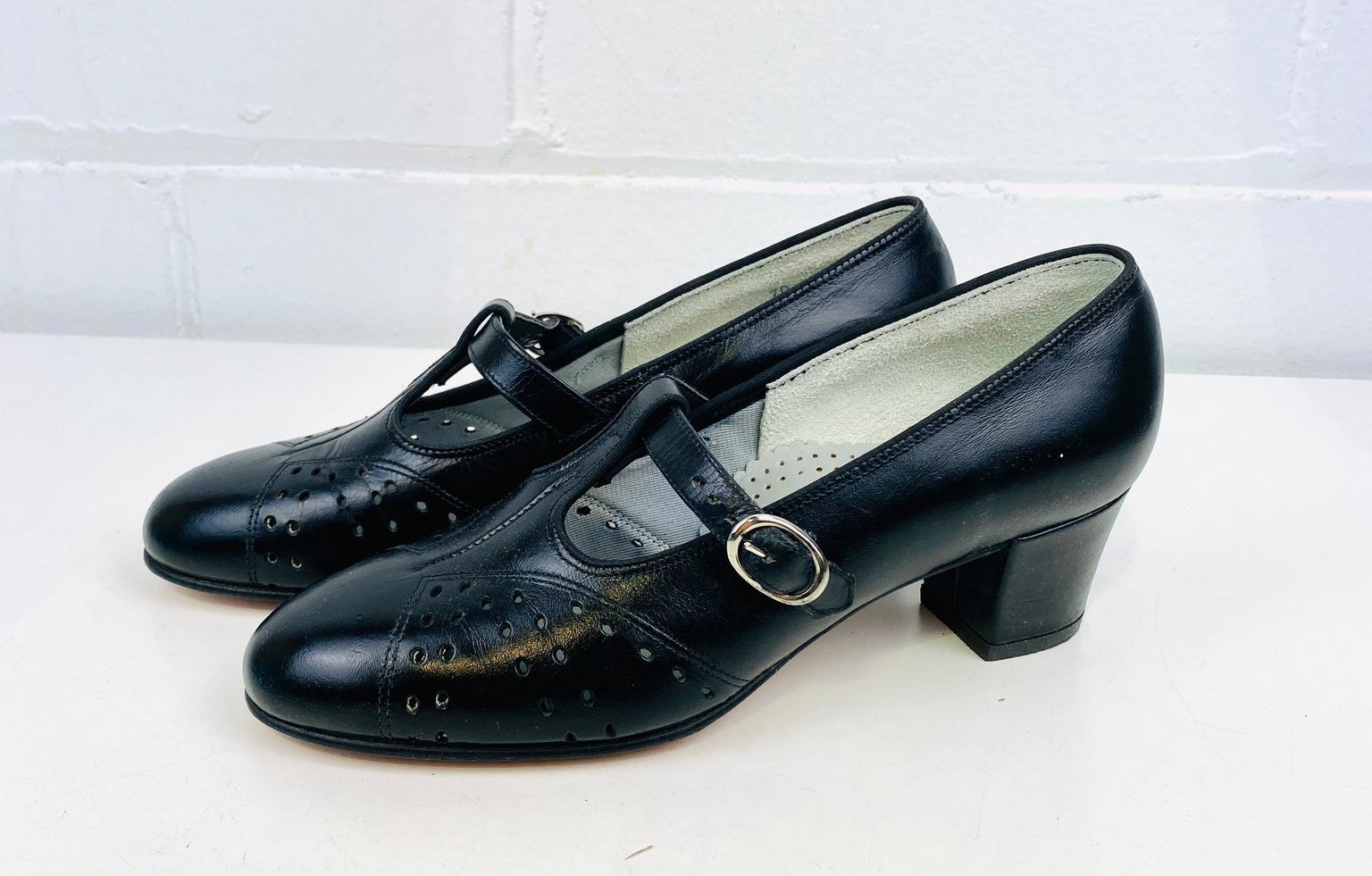 New With Box & Felt Pouches! Vintage Womens Louis Vuitton Black Beige Pump  Shoes