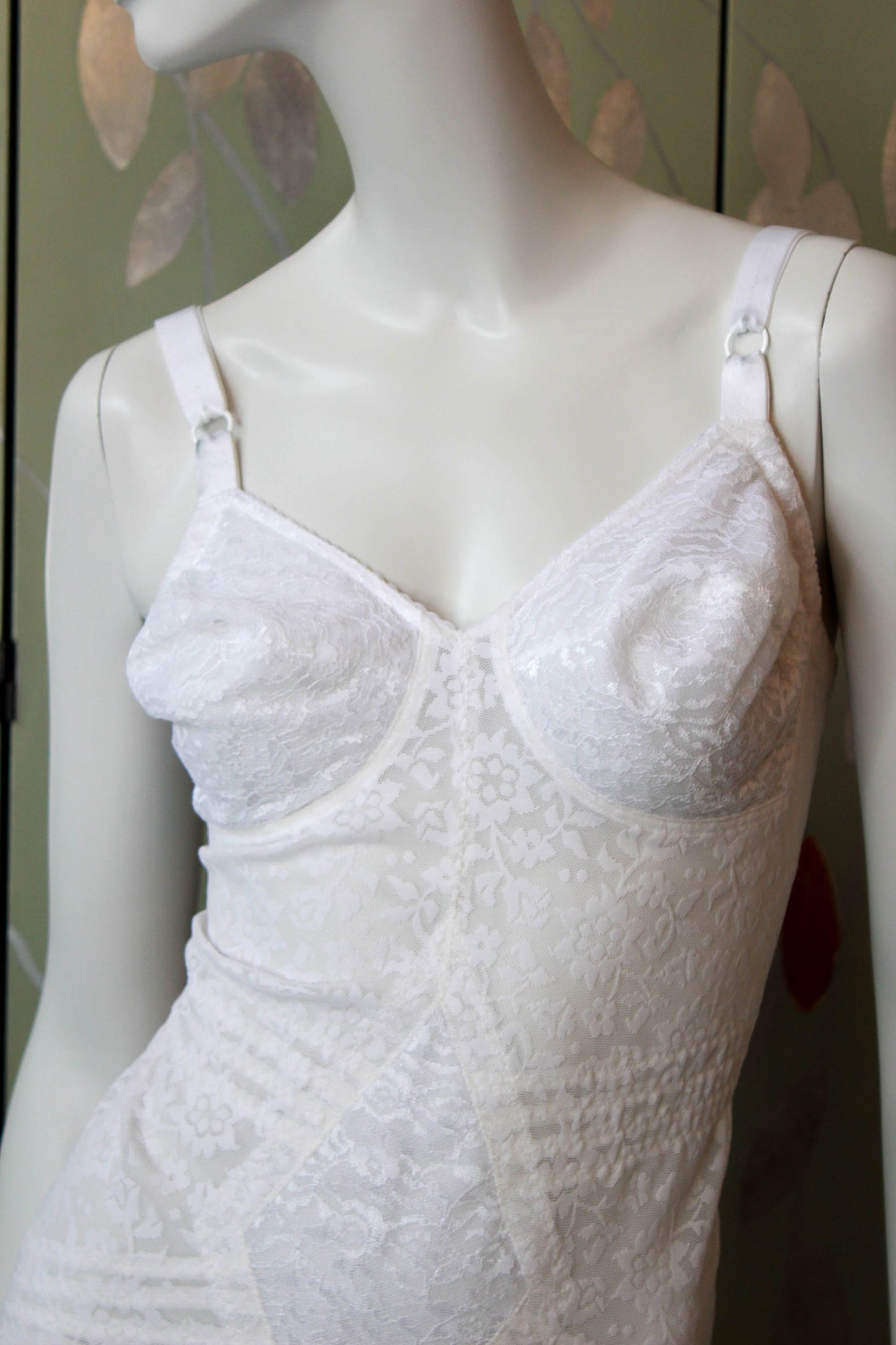 Deadstock 80s White Lace Shaping Bra, 38C