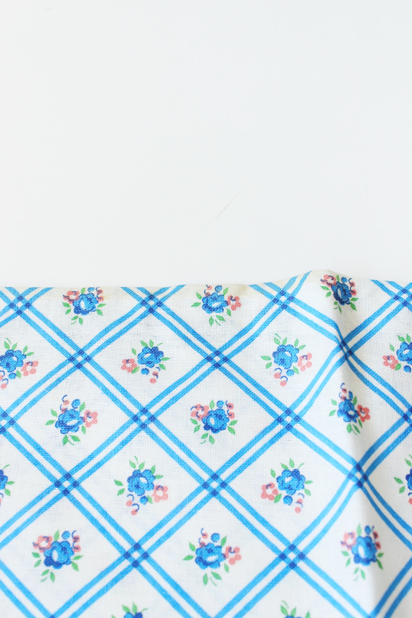 1940s Light Blue And White Floral Grid Feedsack, Vintage Summer Sewing/Quilting Fabric