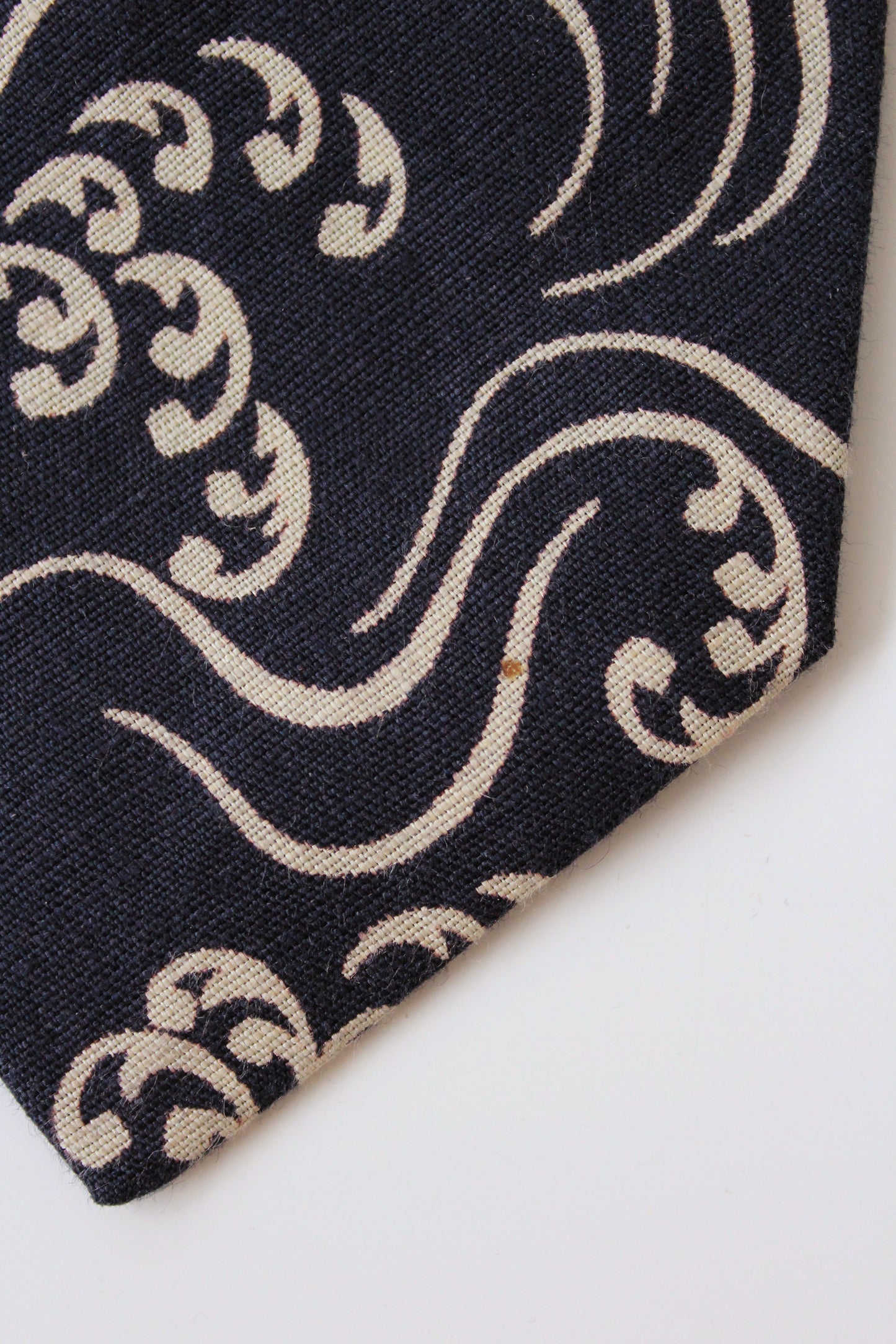 1990s Giorgio Armani Black And White Leaf Swirl Designer Tie