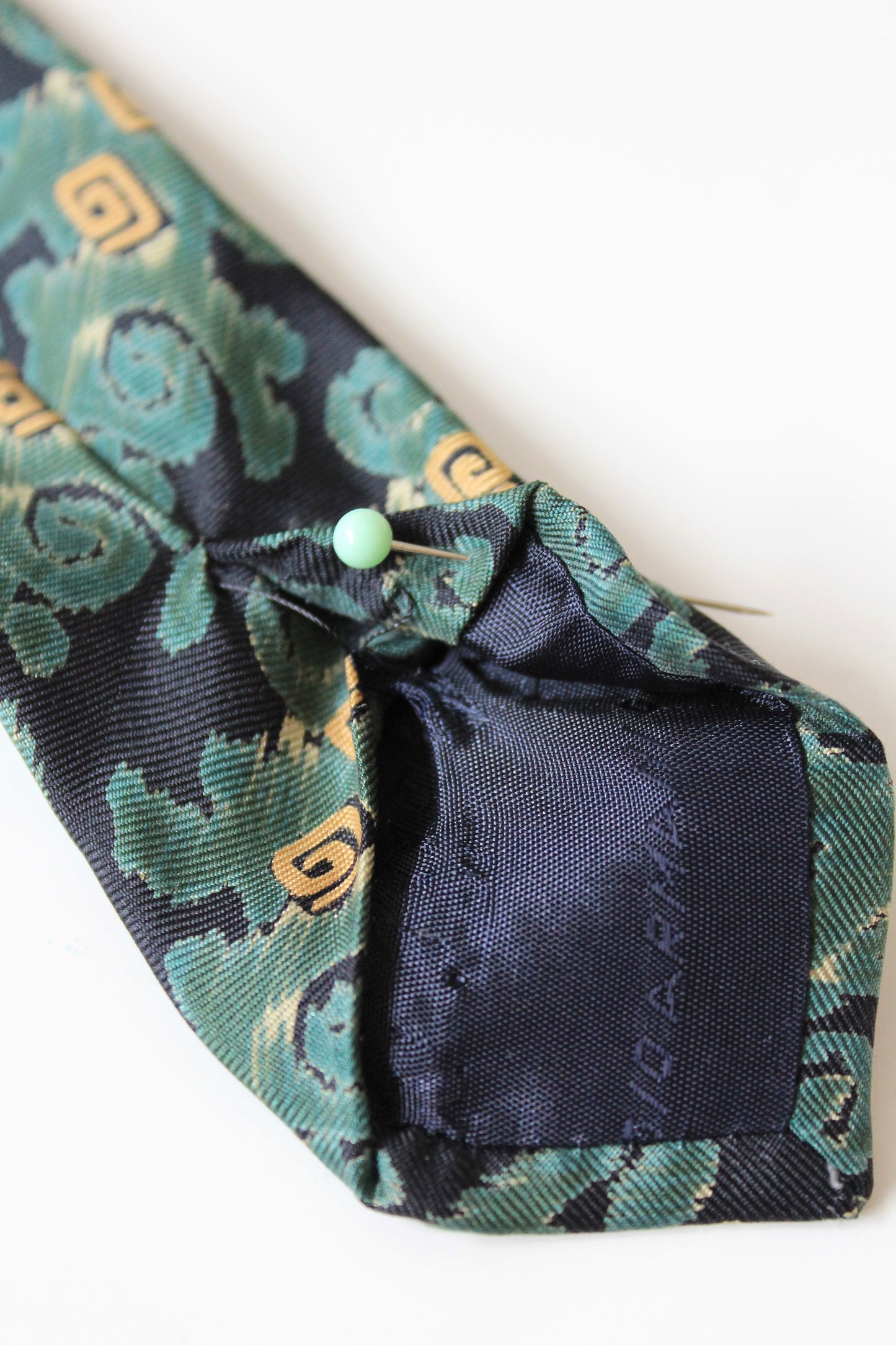 1990s Giorgio Armani Teal Abstract Silk Designer Tie