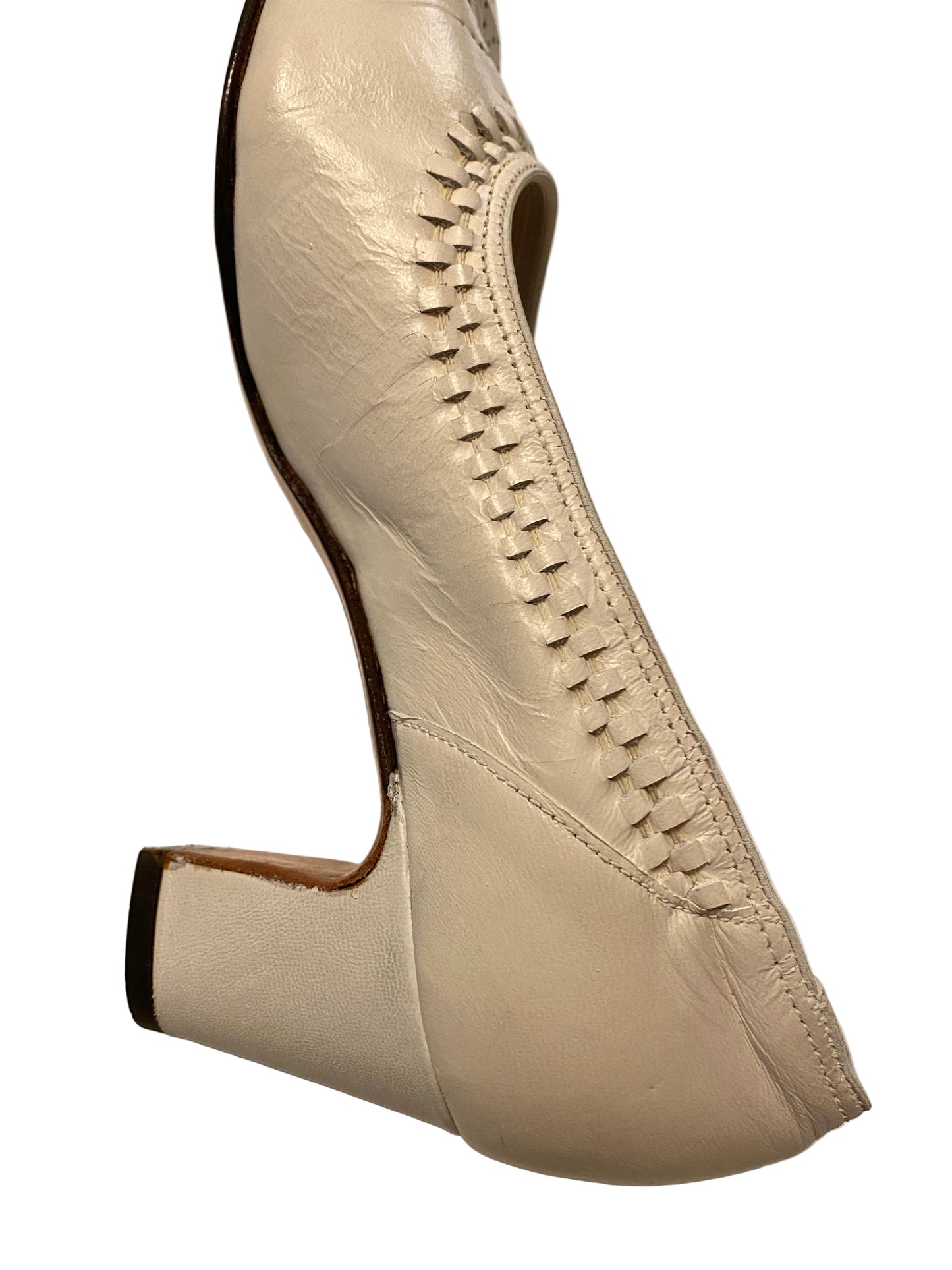 Vintage 1970s/80s Deadstock Women's Shoes, White Leather Mid-Heel Pumps, 7681