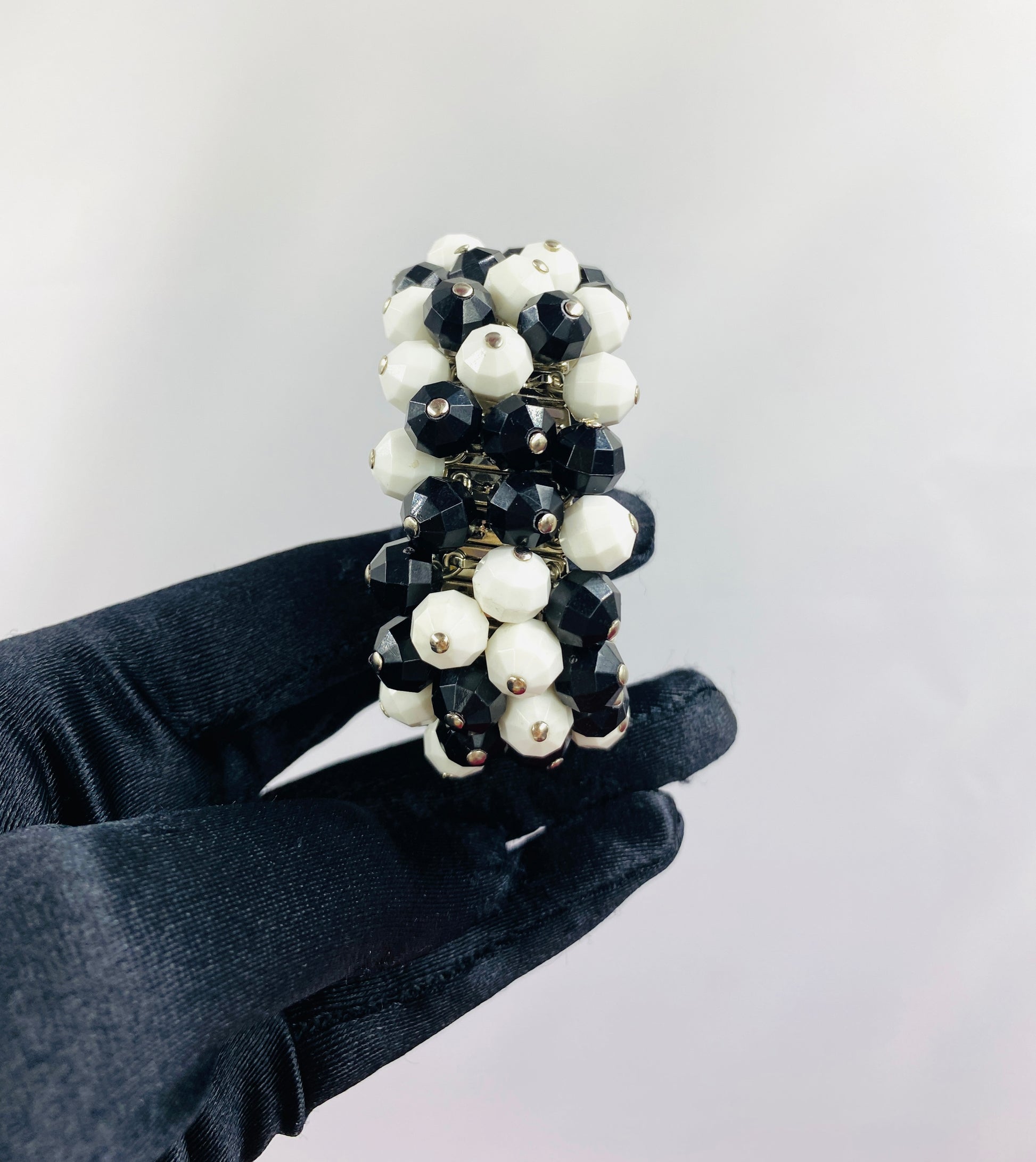Vintage 1950s Black & White Glass Bead Cha Cha Expansion Bracelet