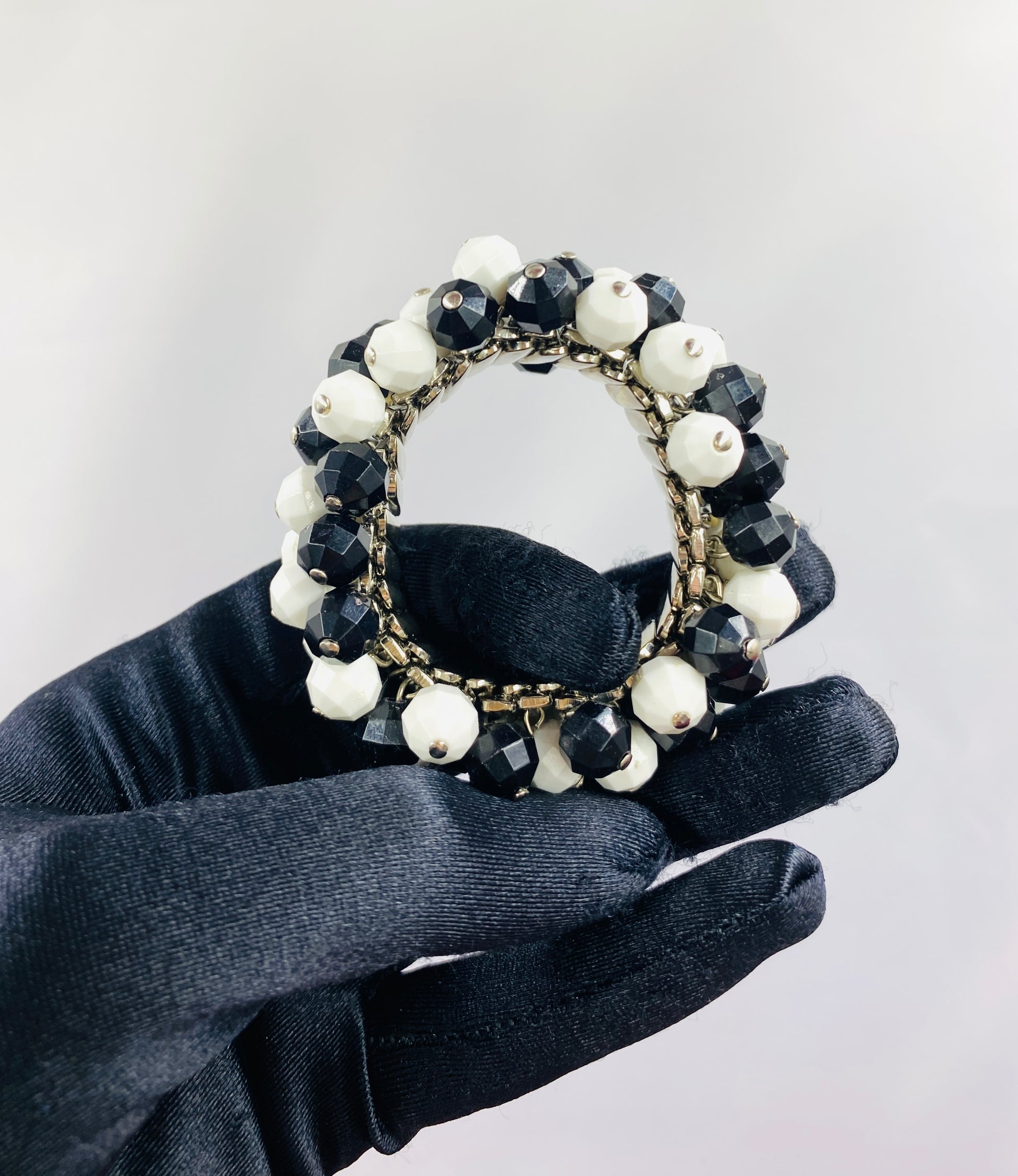 Vintage 1950s Black & White Glass Bead Cha Cha Expansion Bracelet