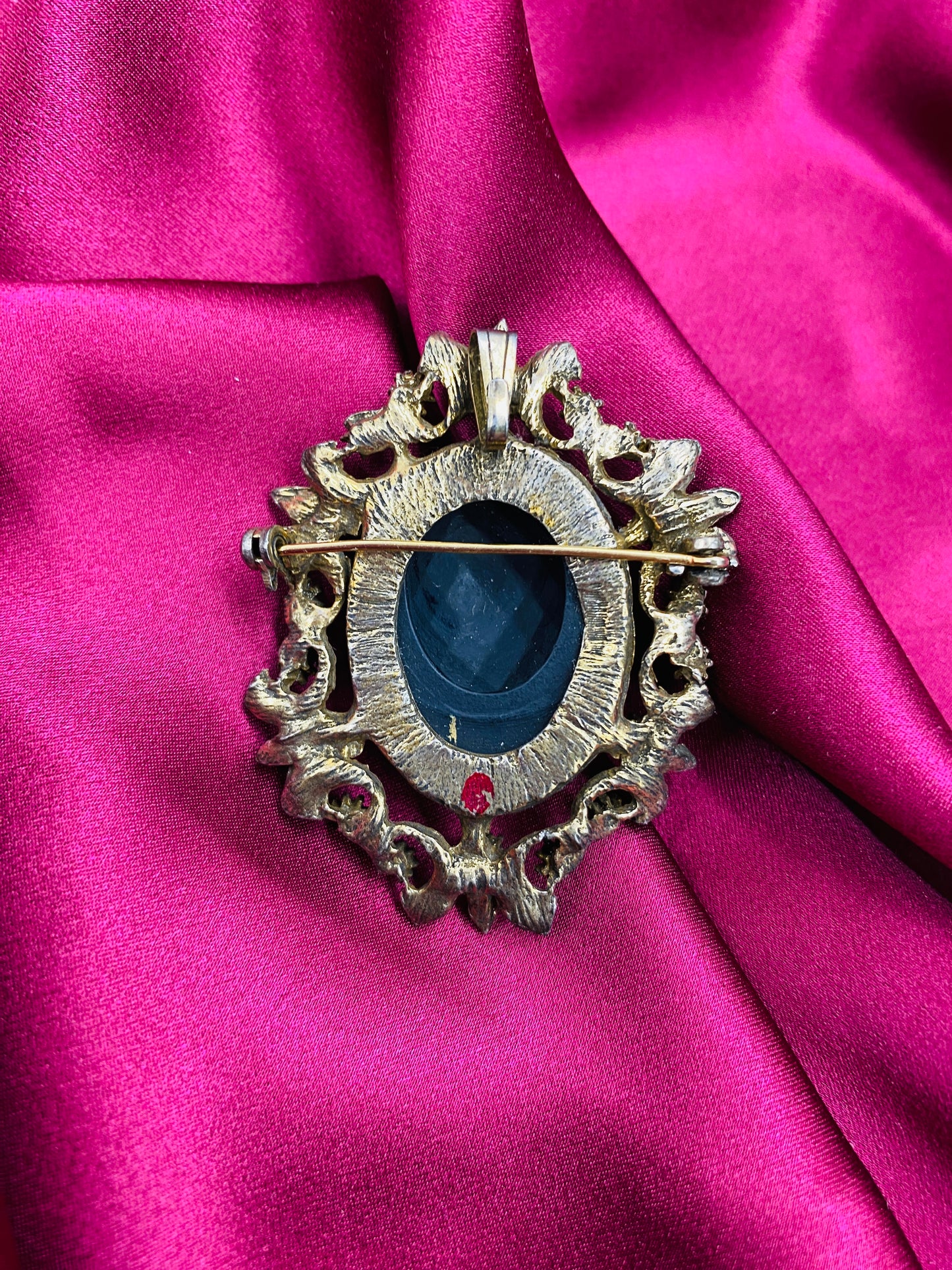 Vintage 3D Black Cameo Mourning Brooch