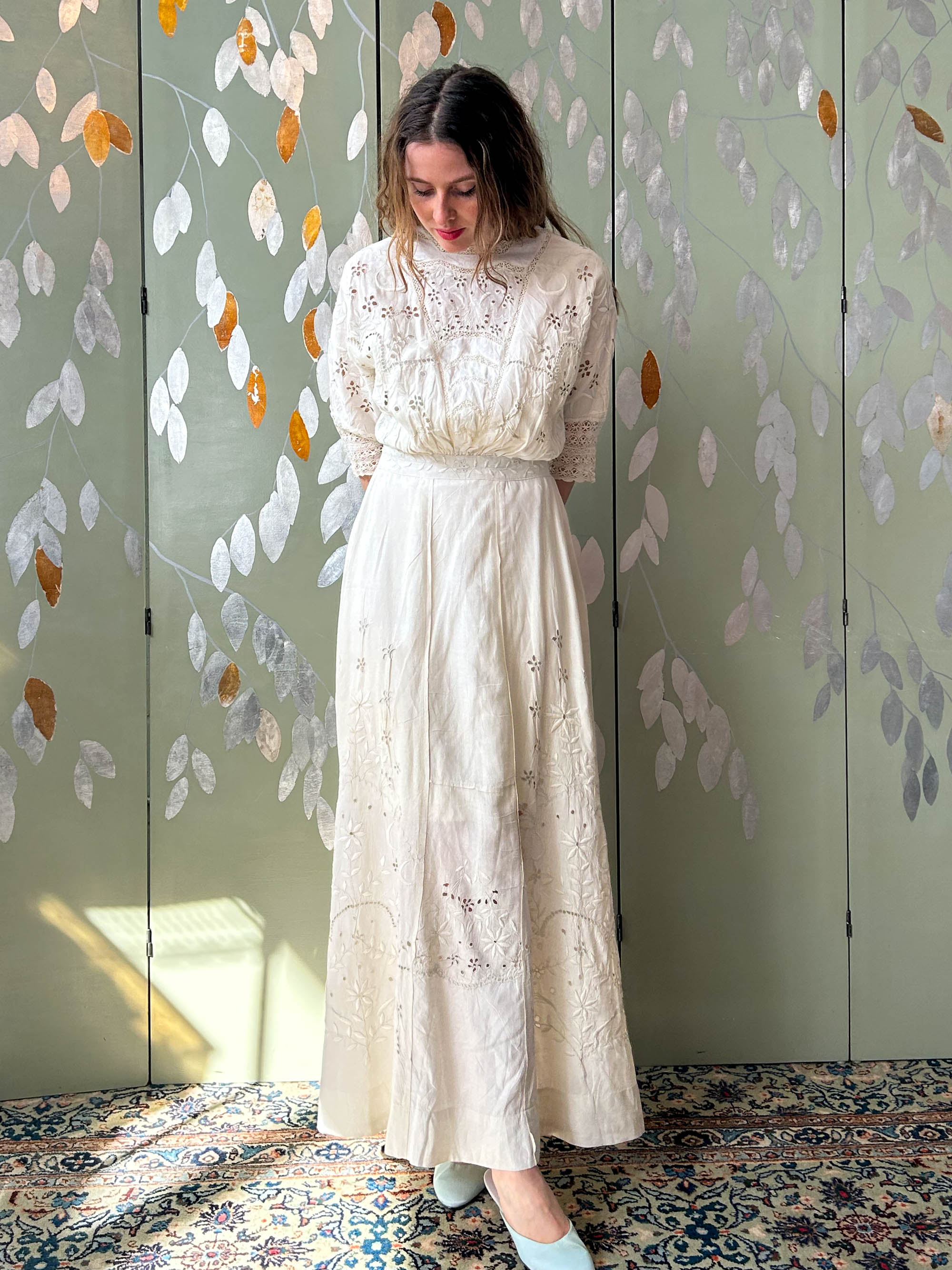 Antique 1900s White Linen Embroidered Edwardian Gown, Small – Ian ...