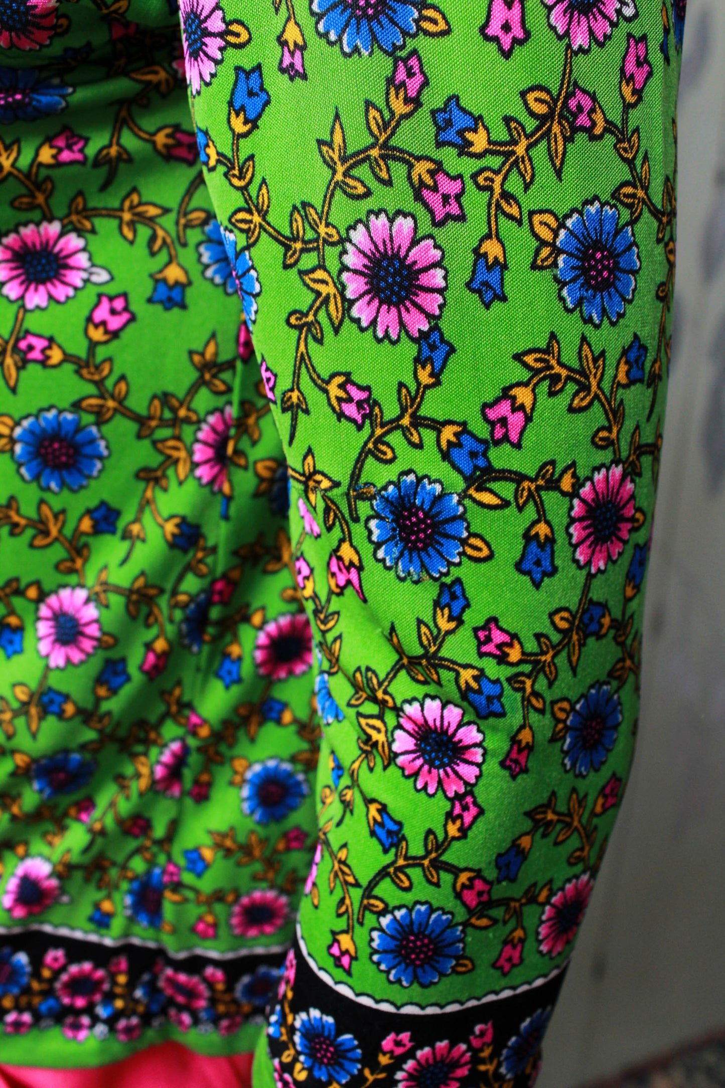 1960s/70s Green Floral Silk Jersey Blouse with Ruffle Collar, Small