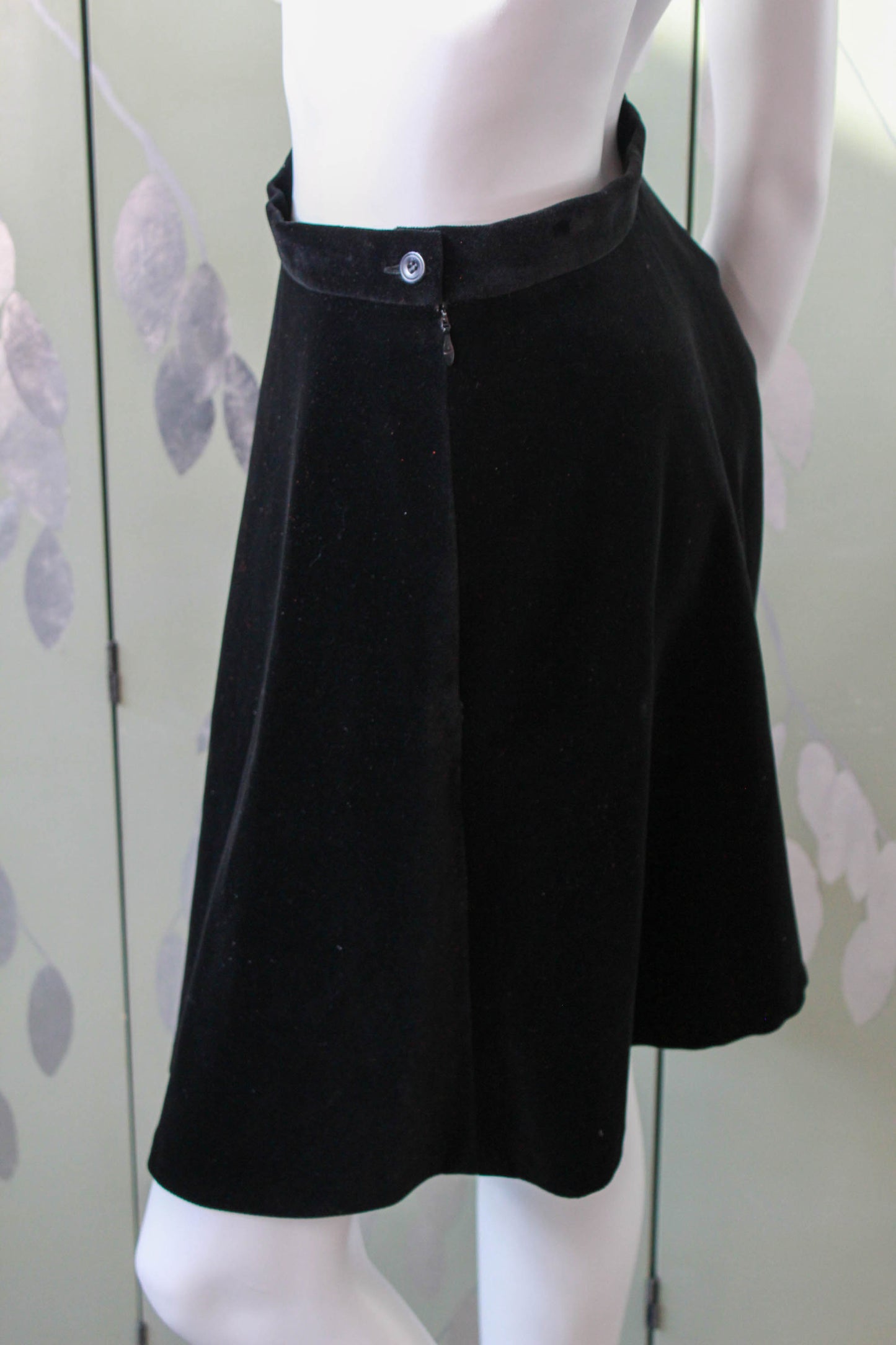 80s 90s vintage Laura Ashley black velvet circle skirt high waisted basic capsule wardrobe everyday mini skirt dark academia
