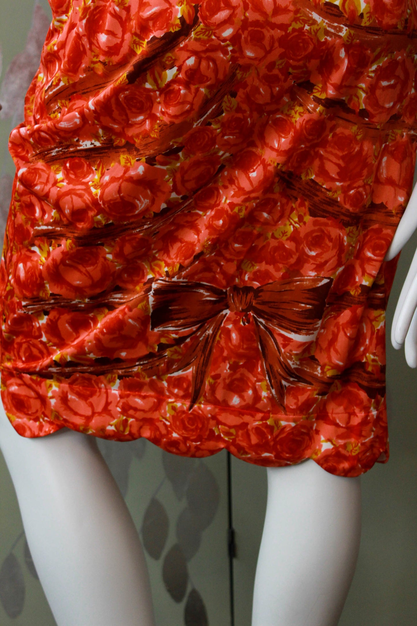 rose print with bow 1960s nylon slip skirt with scalloped hem