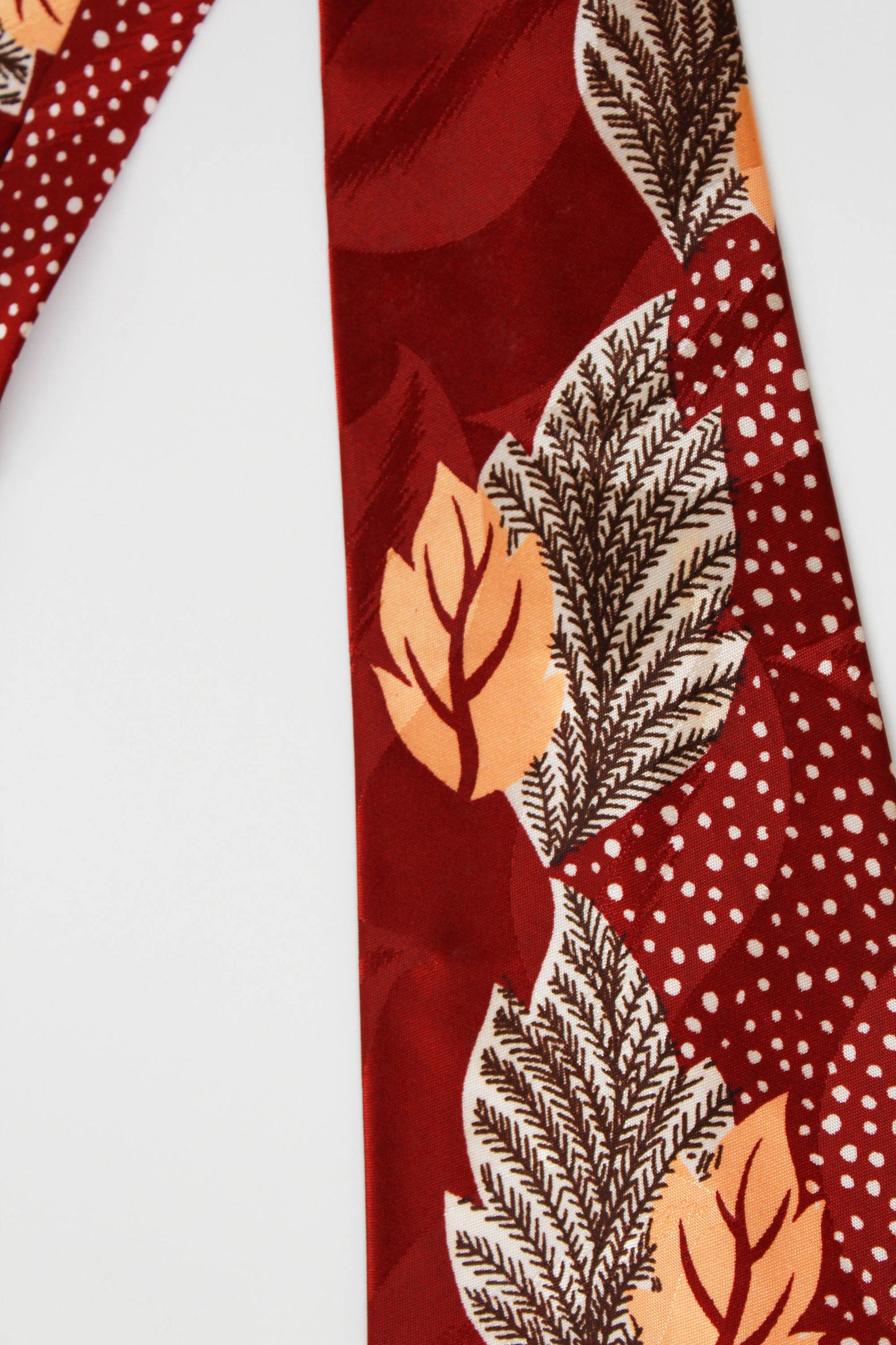 1940s Red Rayon Necktie with Leaf Print