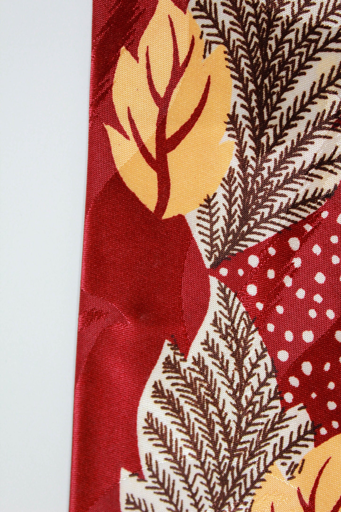 1940s Red Rayon Necktie with Leaf Print