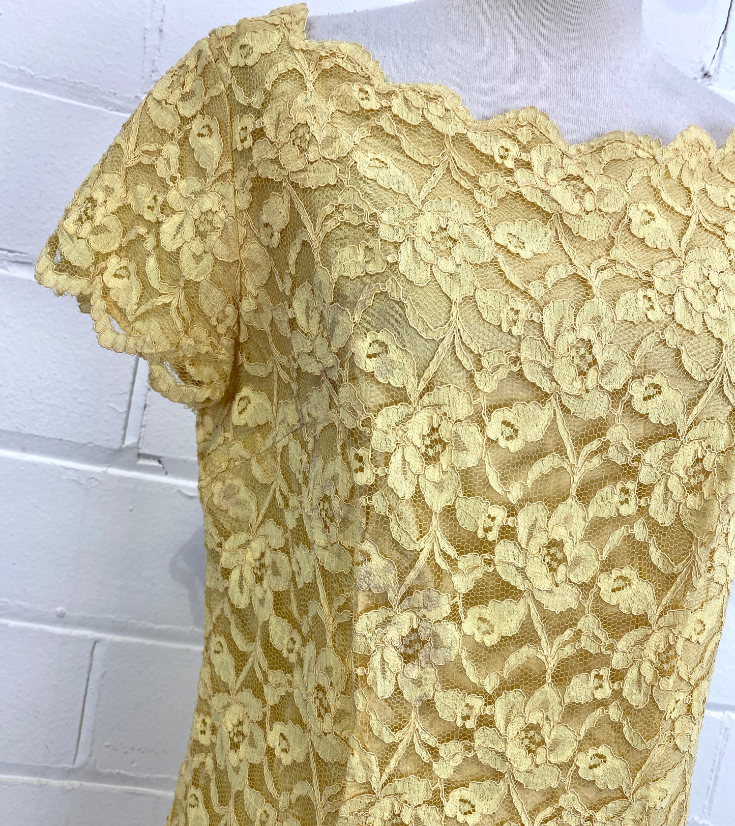 Vintage 1960s Yellow Lace Shift Dress with Bow, Large. Ian Drummond Vintage.