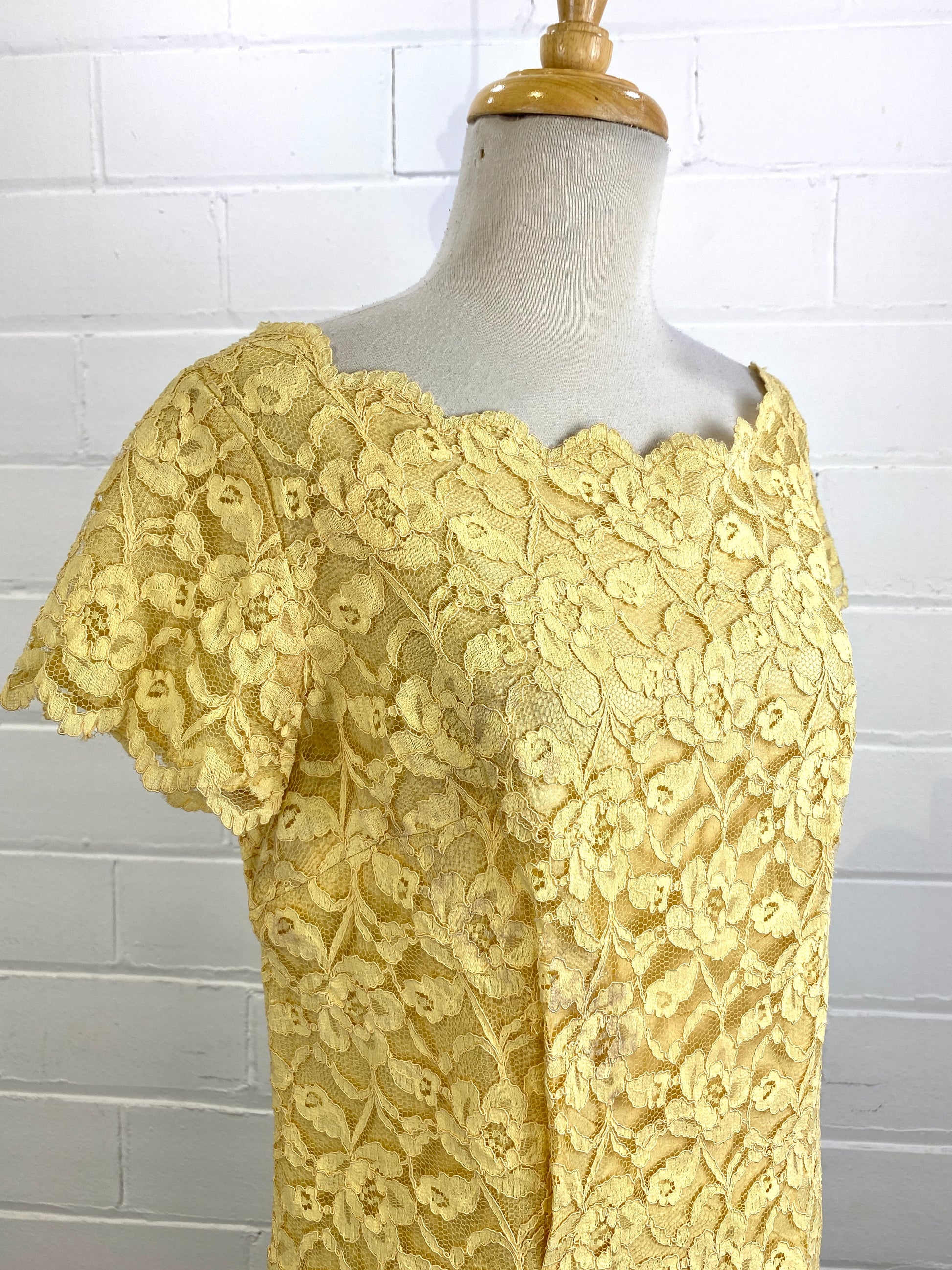 Vintage 1960s Yellow Lace Shift Dress with Bow, Large. Ian Drummond Vintage.