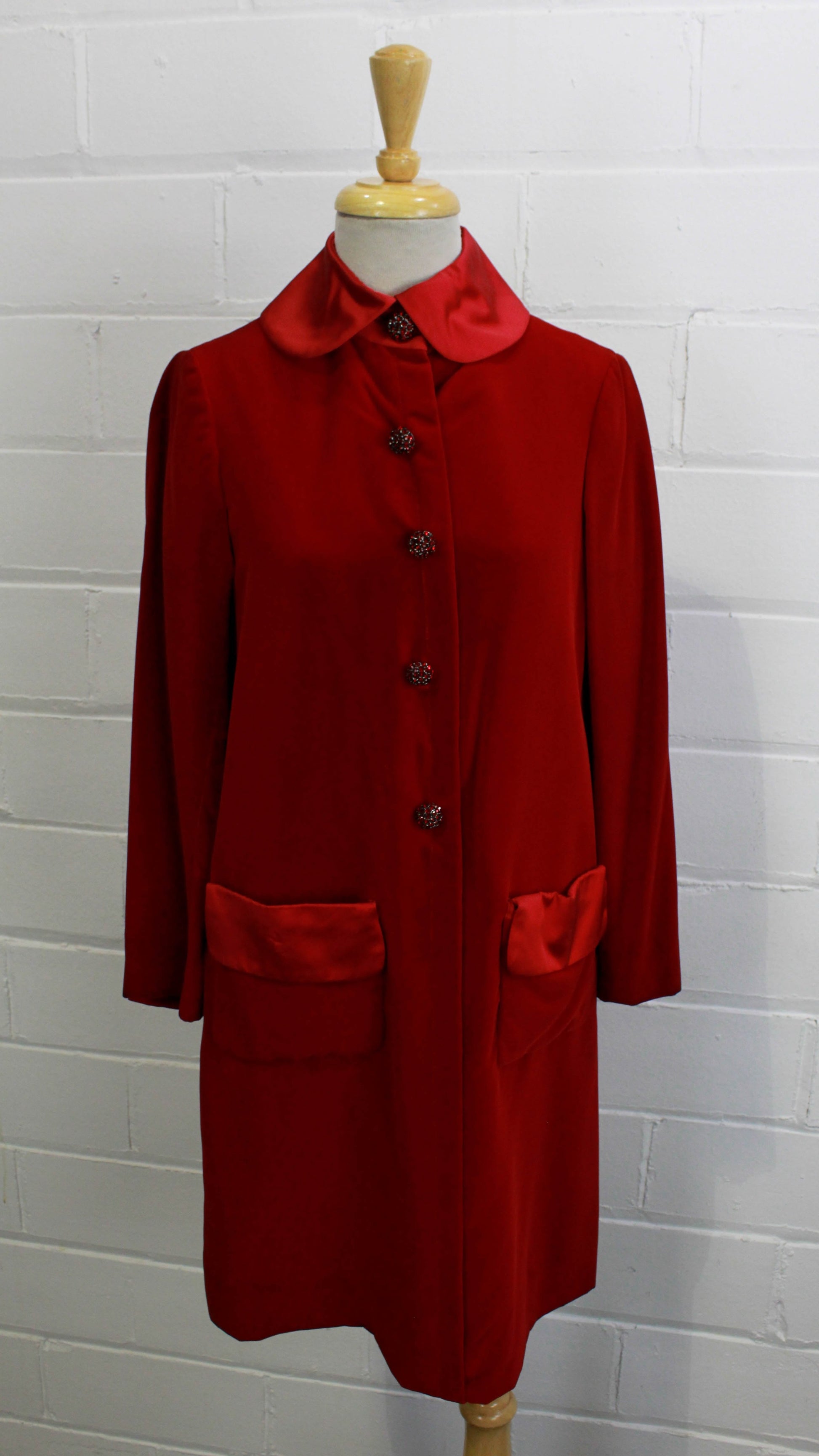 1960s peter pan collar red velvet dress with pockets front view