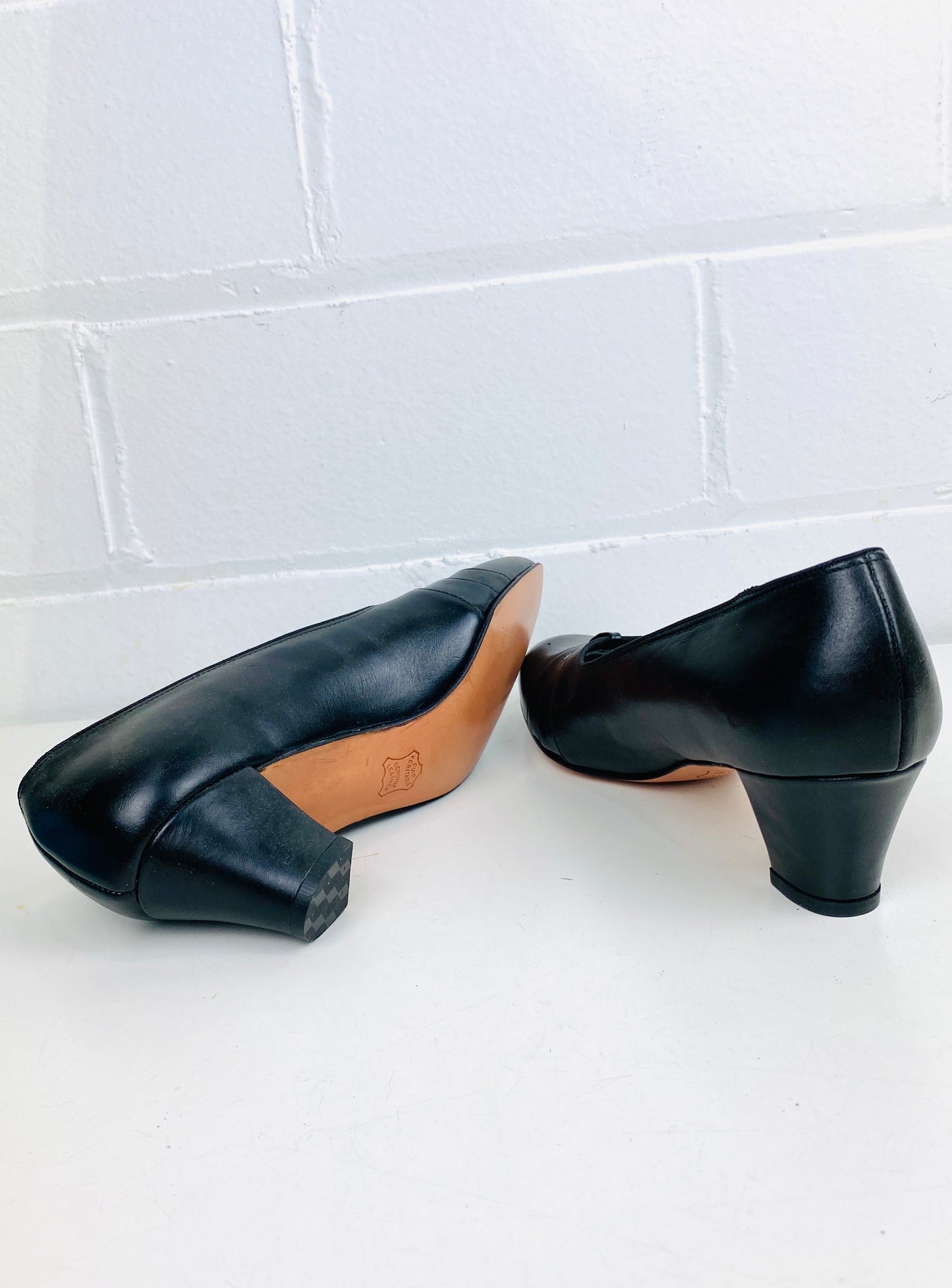 Vintage Deadstock Shoes, Women's 1980s Black Leather Mid-Heel Pump's, NOS