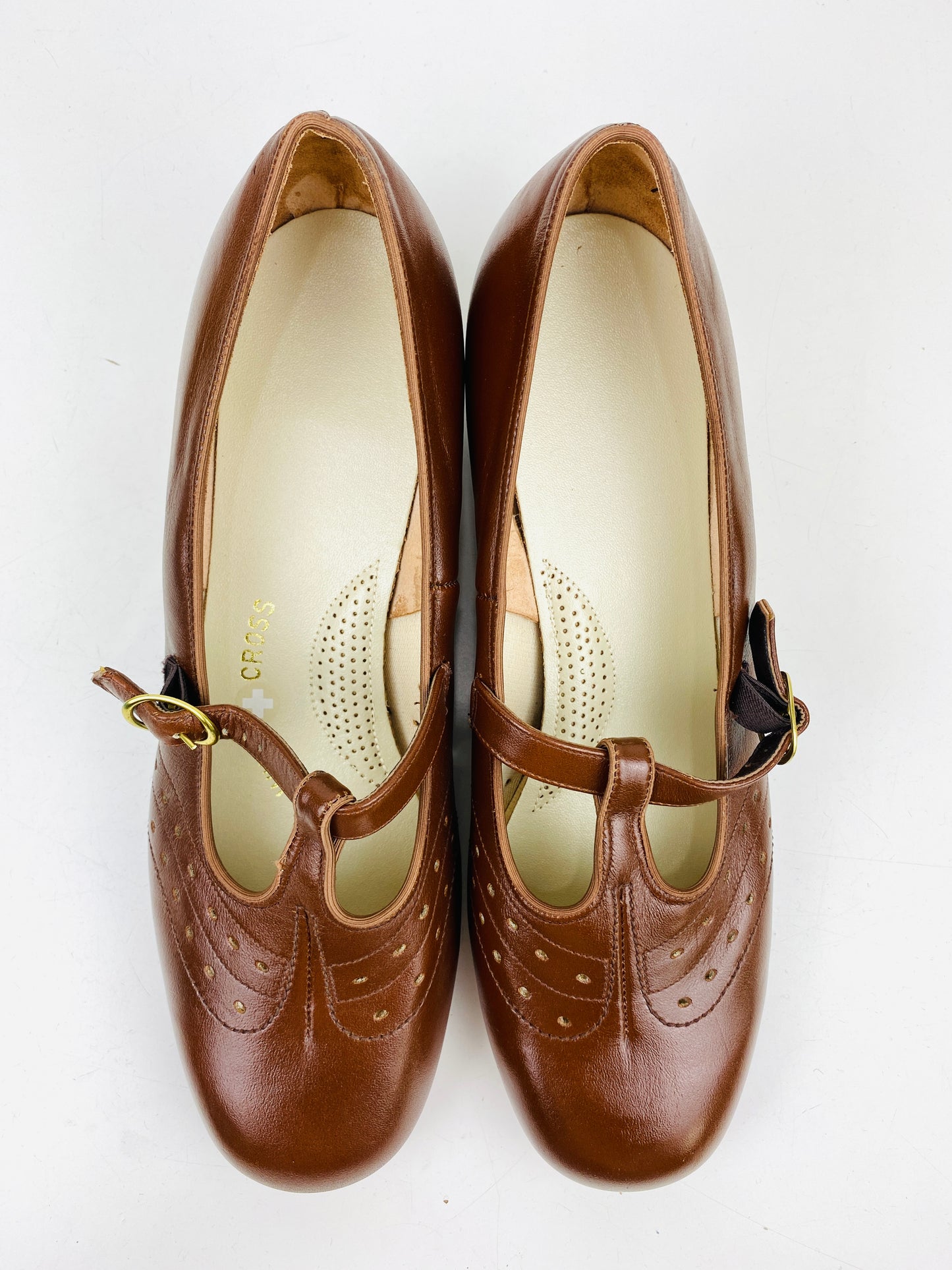 Vintage Deadstock Shoes, Women's 1980s Brown Leather Mid-Heel T-Strap Pumps, NOS, 7782