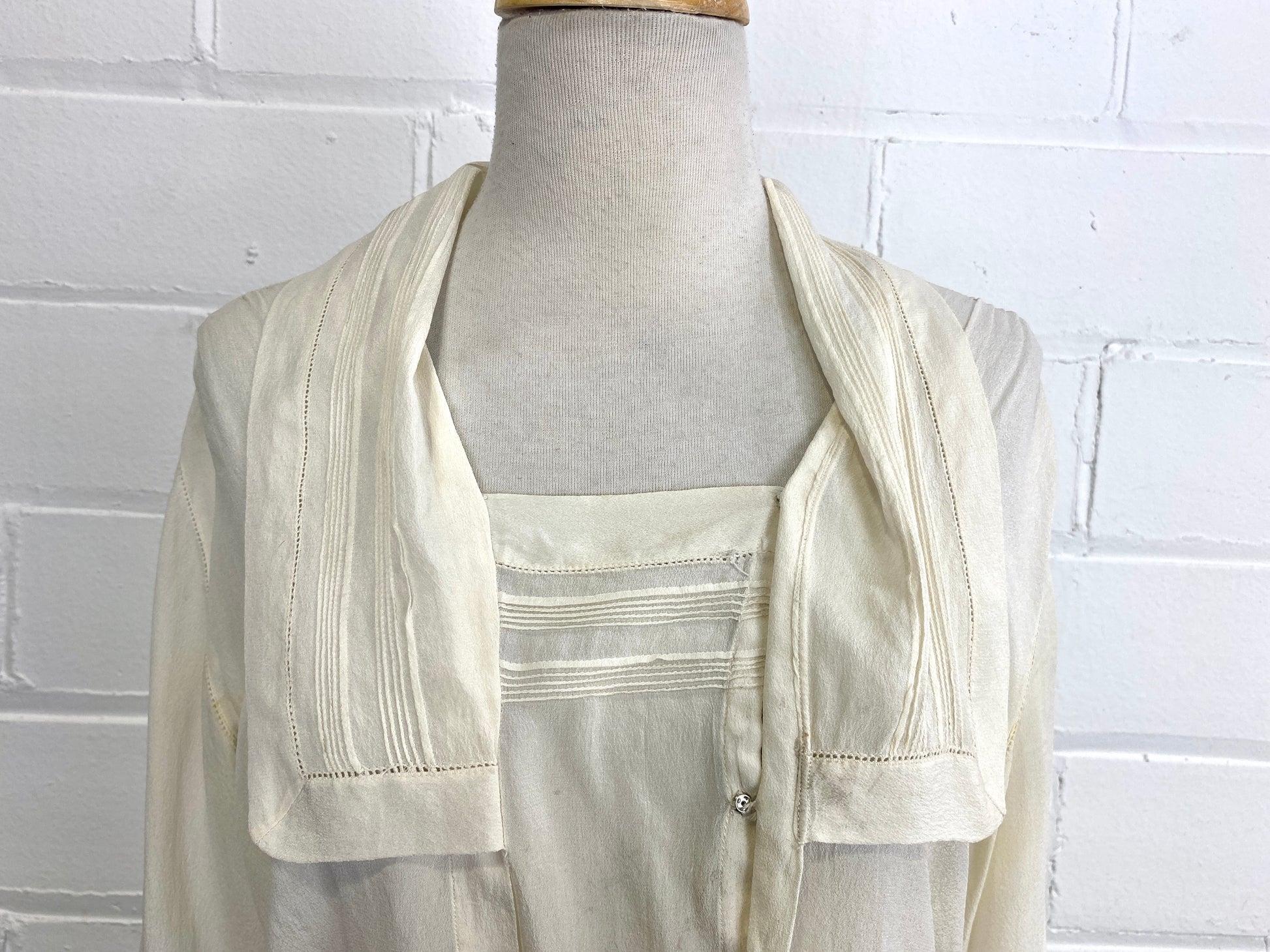 Vintage 1920s Long Sleeve Ivory Silk Blouse with Collar, Medium 