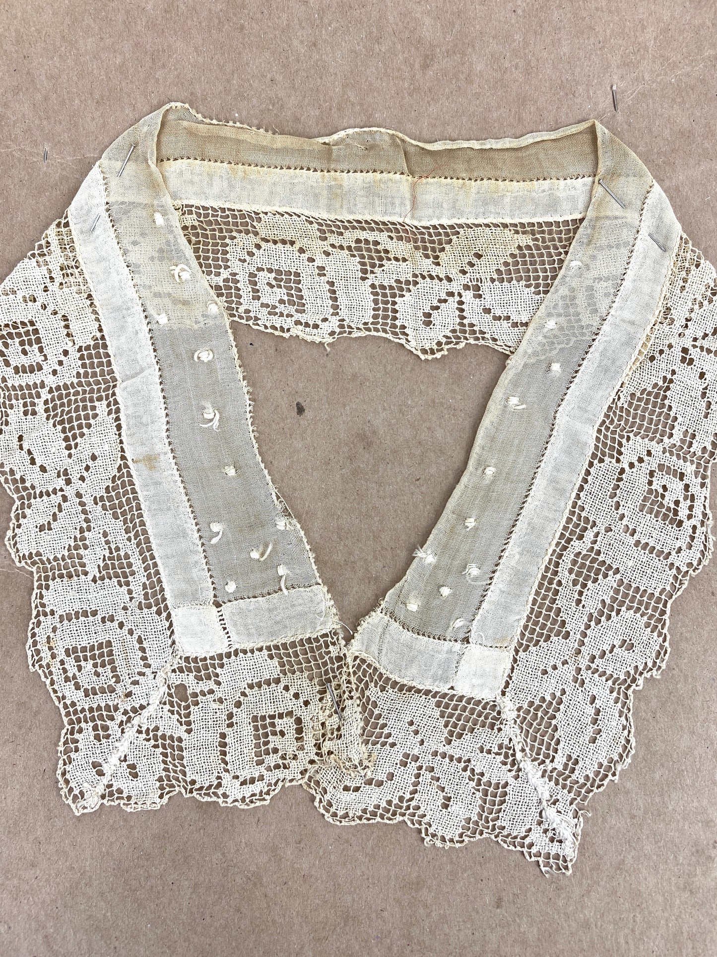 Vintage 1920s Beige Cotton Lace Collar and Cuffs Set