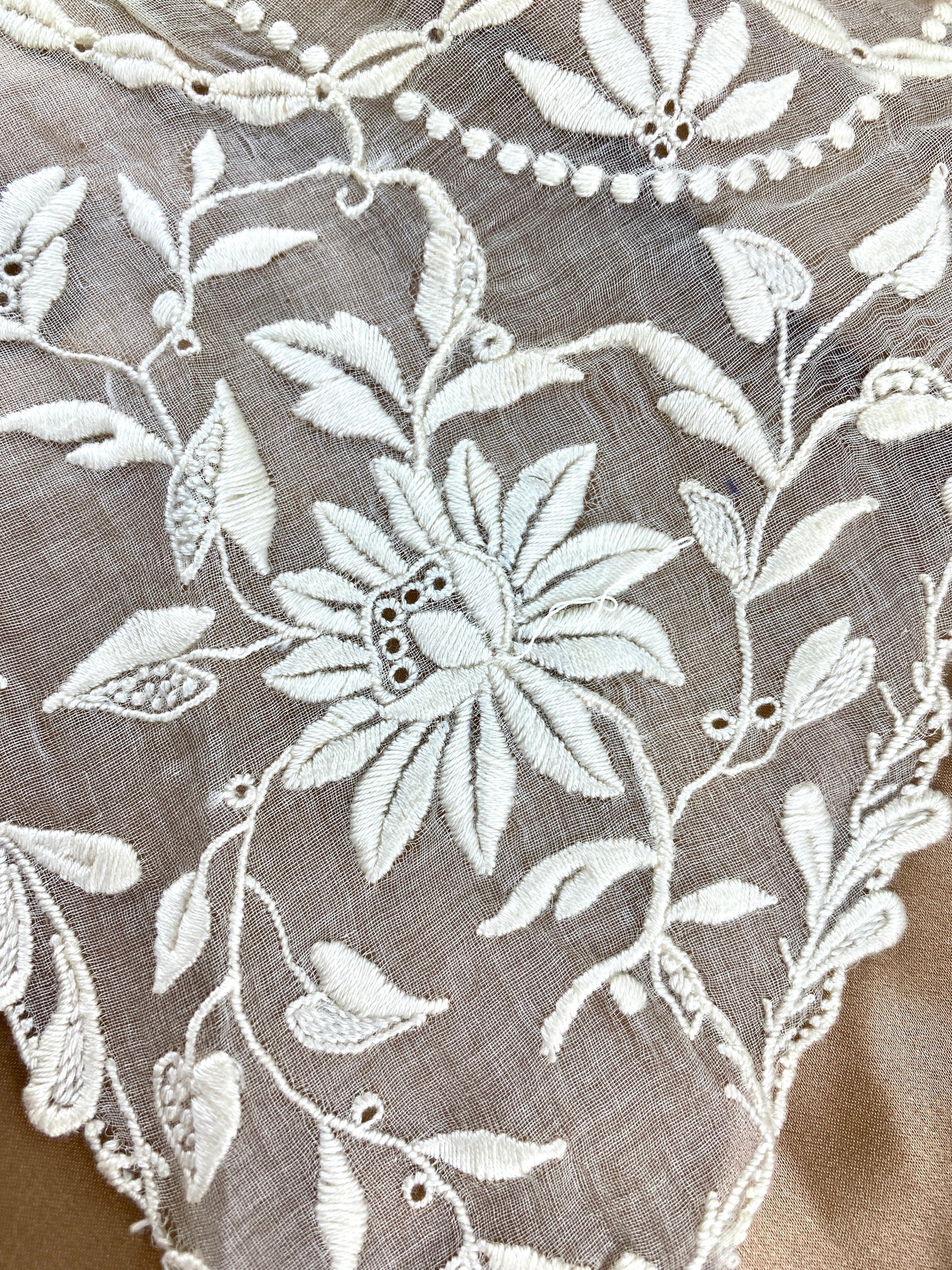 Vintage 1930s Cream Embroidered Voile Collar