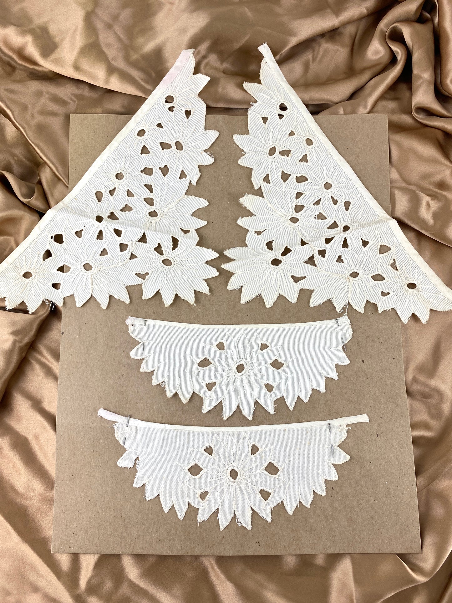 Vintage 1930s Cream Embroidered Collar & Matching Cuffs Set