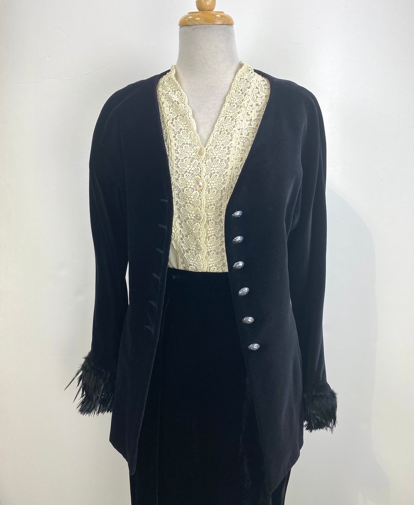 Vintage 1980s Women's Black Velvet Feather Trim Jacket, Myréne De PréMonville, Medium