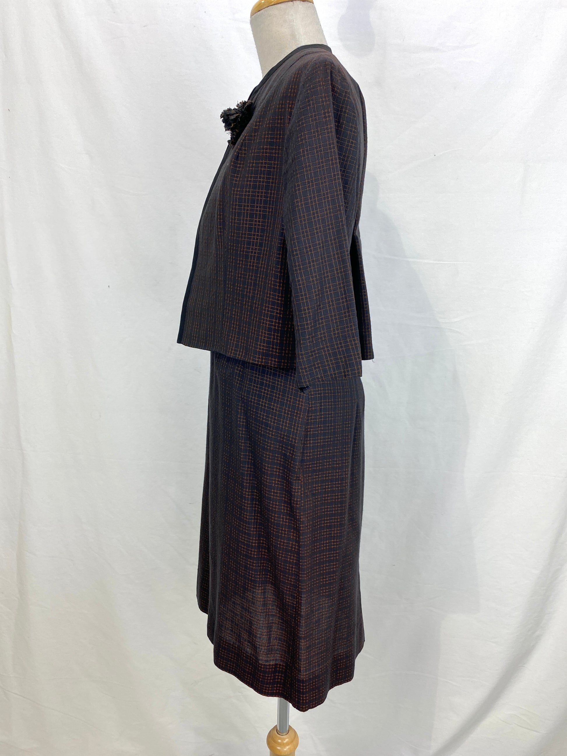 Left side view of 1960s dress and jacket set. Ian Drummond Vintage. 