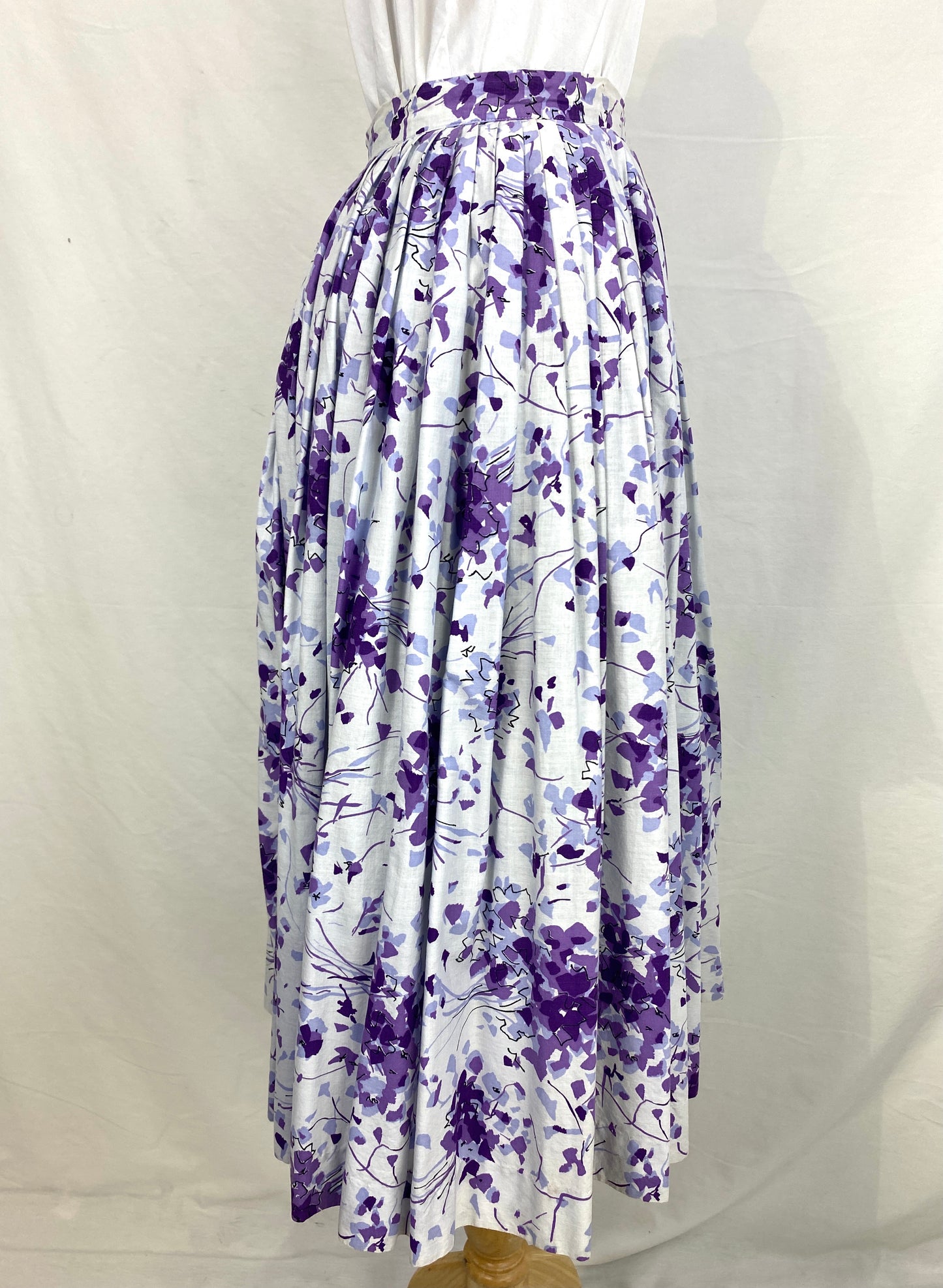 Right side view of white and purple abstract print 1950s skirt. Ian Drummond Vintage. 