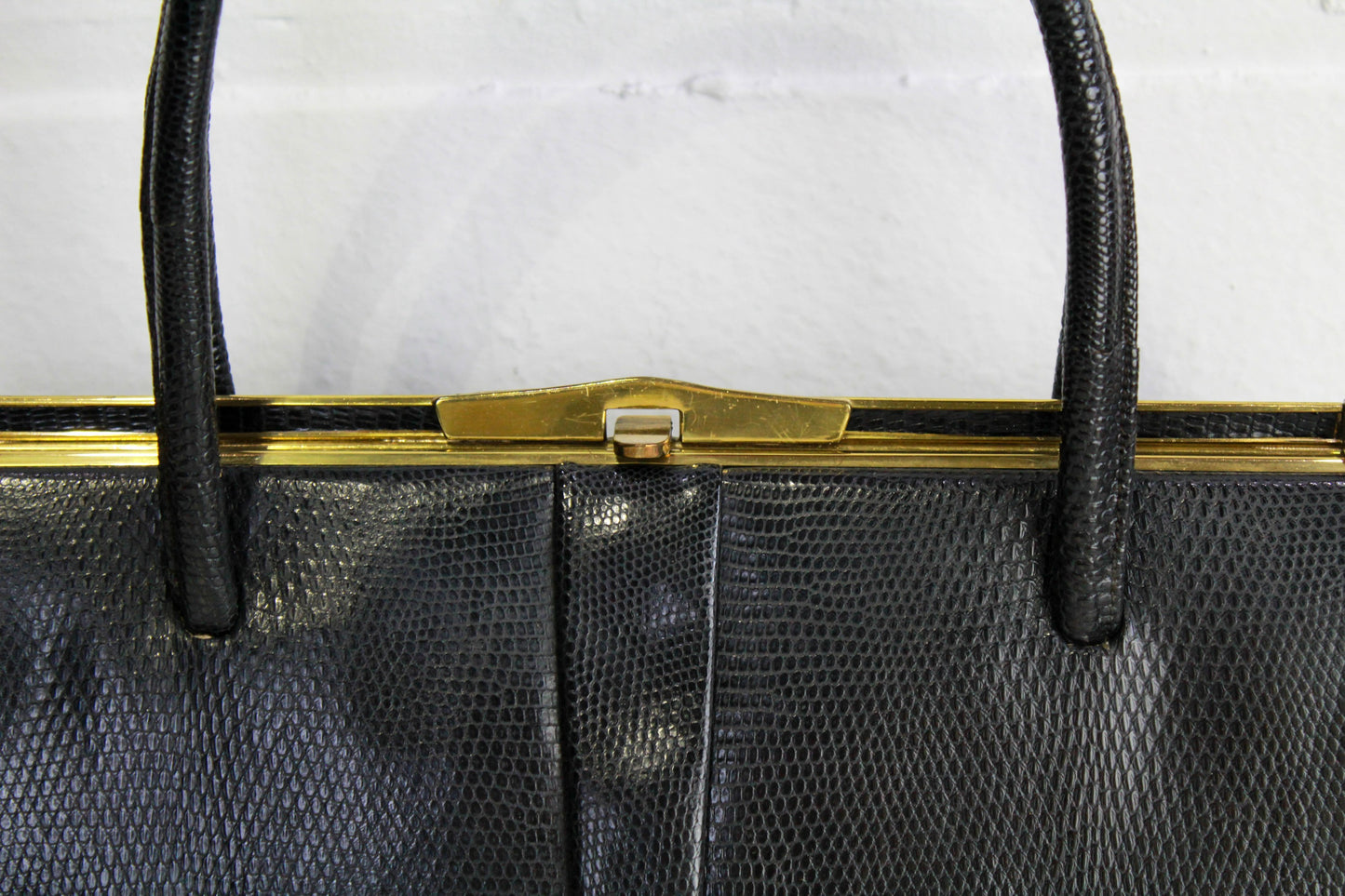 1960s Simpson's Black Leather Handbag Large Top Handle Purse Mid Century Close Up of Clasp