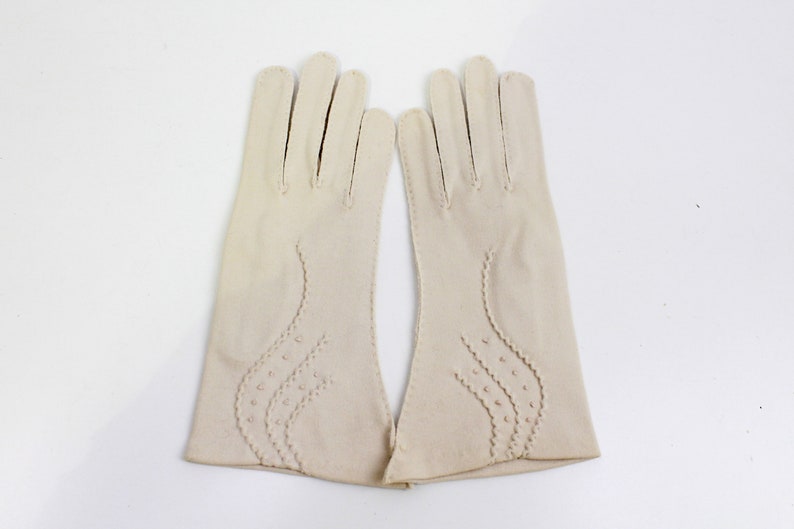 1950s/60s Deadstock Italian Soft Beige Cotton Gloves, Size 6.5