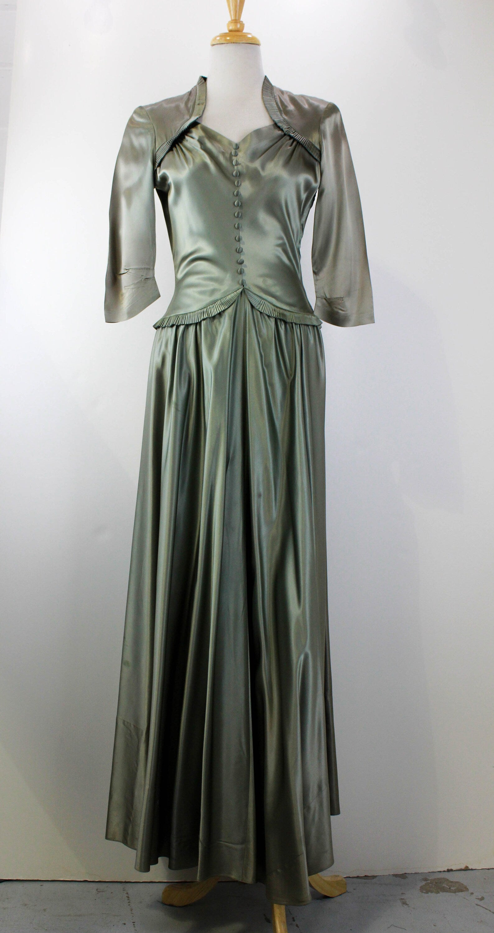 Vintage 1940s Green Satin Maxi Gown, B34