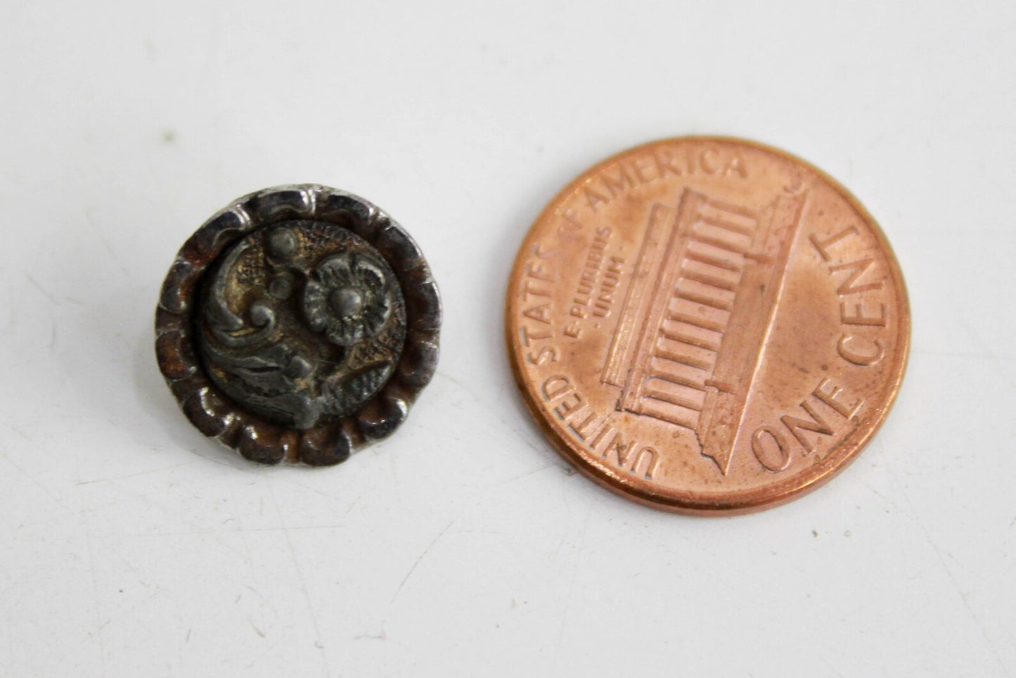 Victorian Flower Picture Buttons, 12 mm Set of 12, Steel/Metal Antique Dress Buttons Sewing Notions