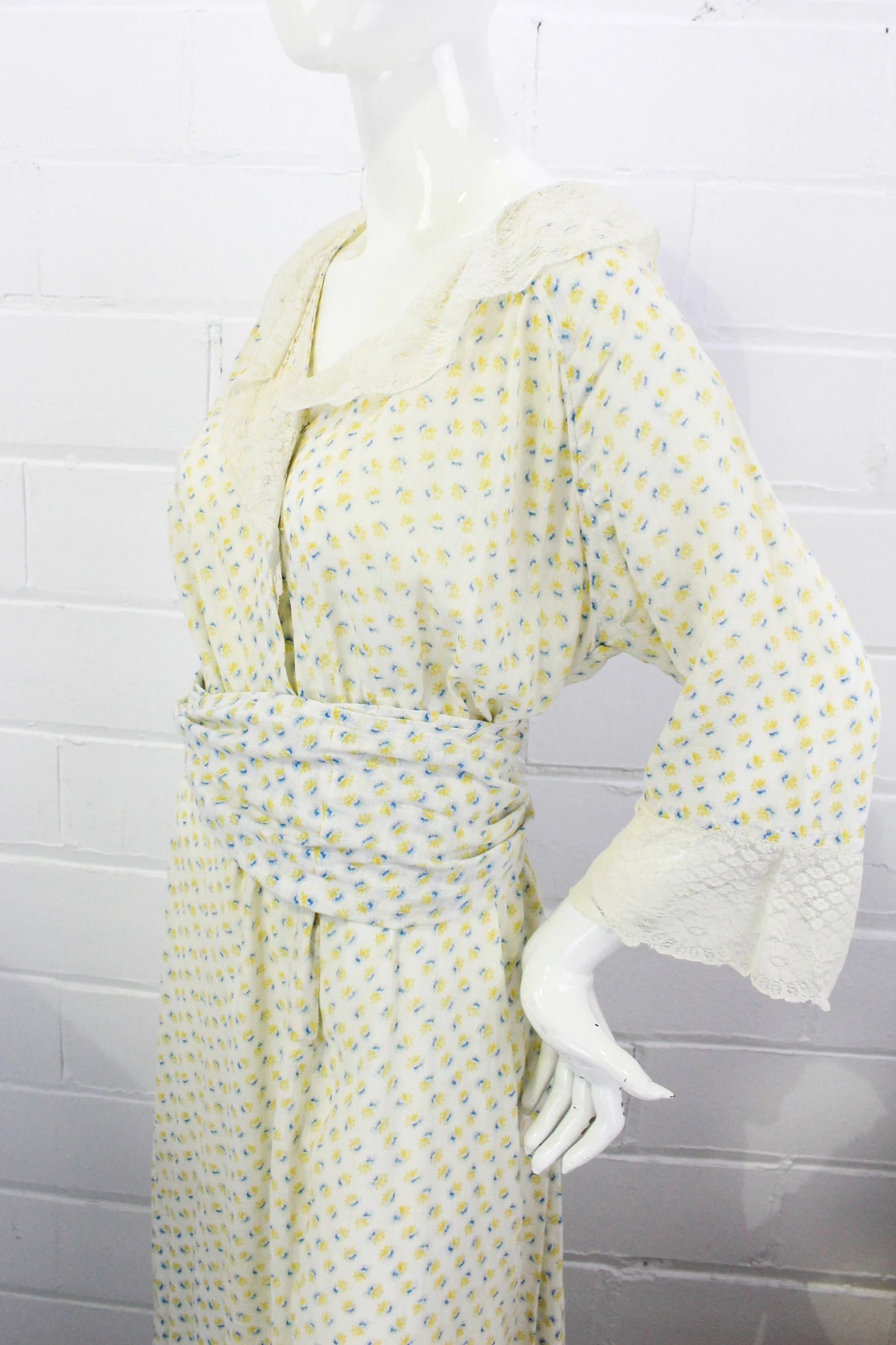 Antique Victorian Yellow Floral Calico Wrapper Dress Cottagecore