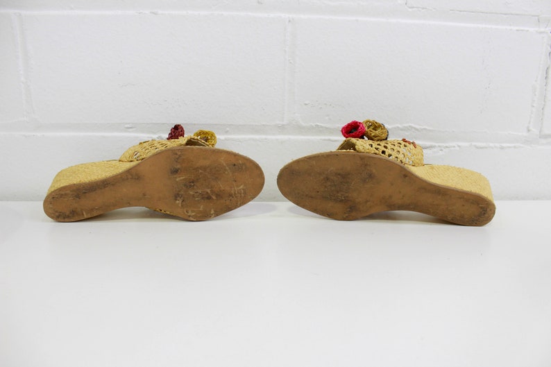 1950s Raffia Sandals with Flowers, Size 7