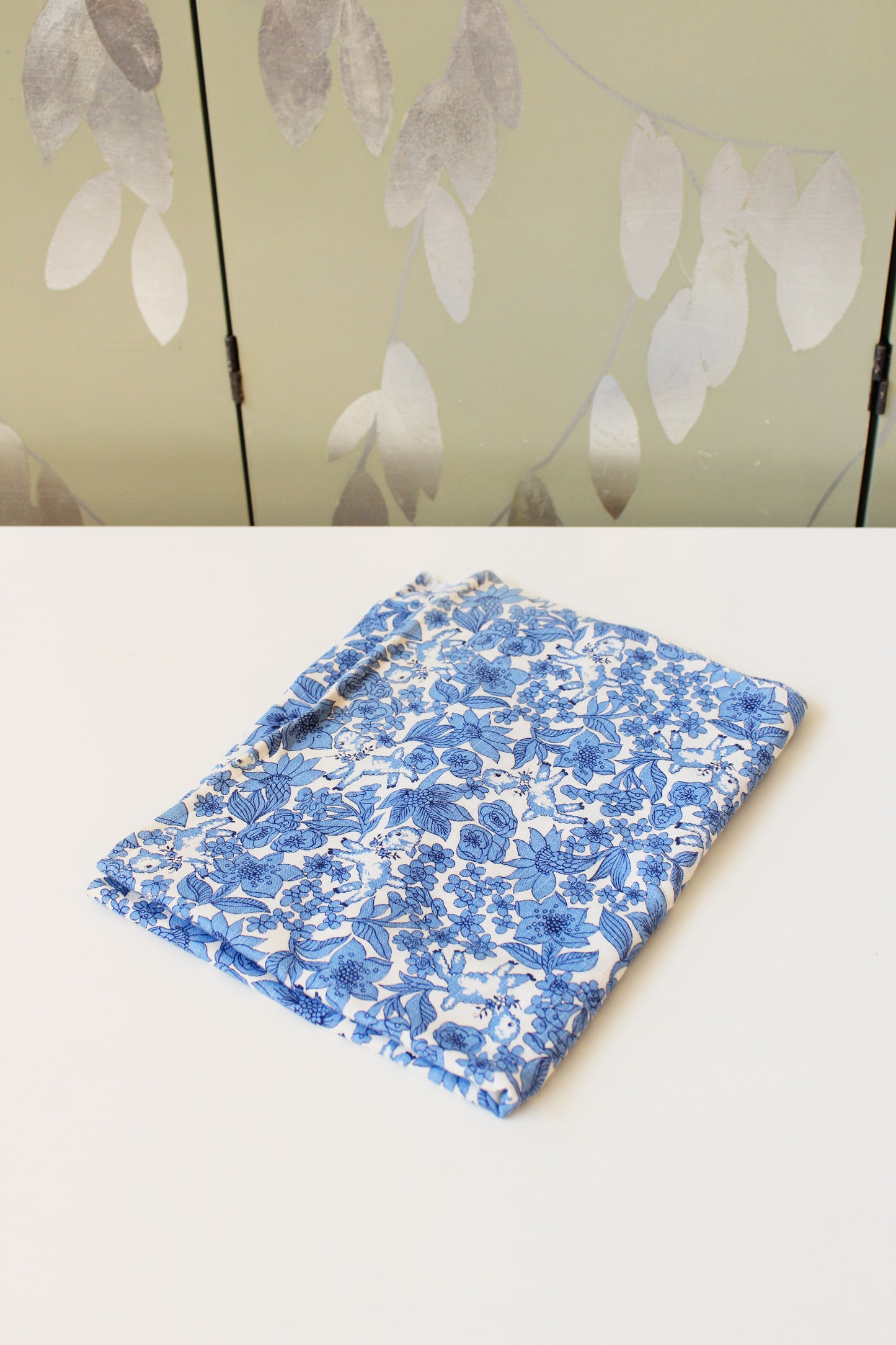 1940s Blue And White Floral Feedsack With Hidden lambs, Vintage Summer Sewing/Quilting Fabric
