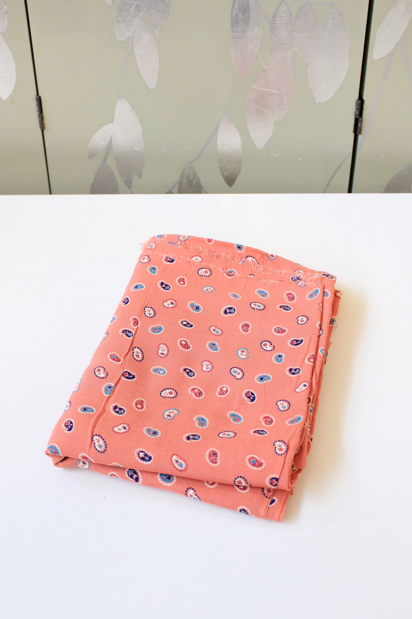 NEEDS MEASUREMENTS 1940s Pink And Blue Paisley Amoeba Shape Rayon Fabric,