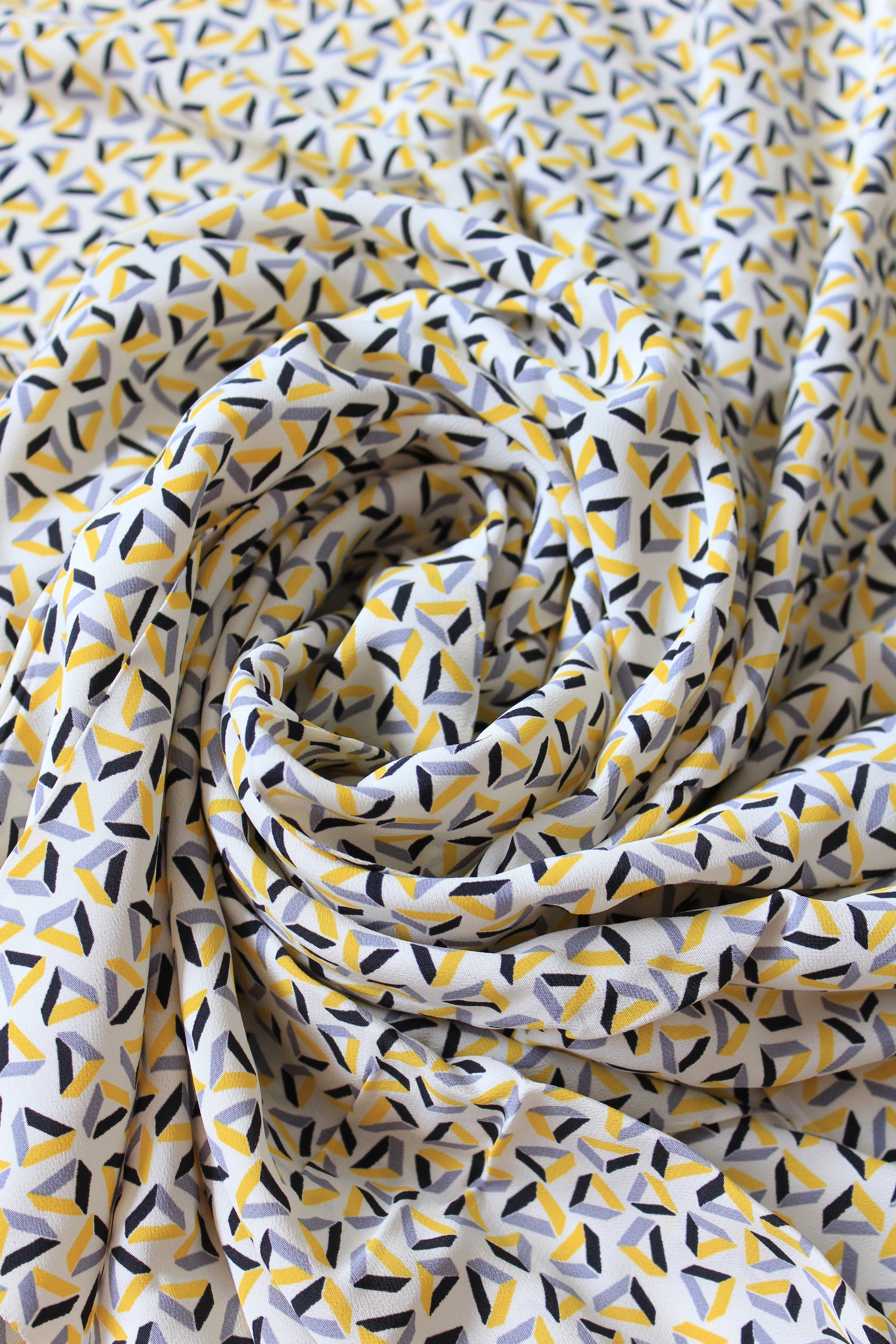 1940s White Geometric Triangle Print Rayon Sewing Fabric, 2.6 Yards