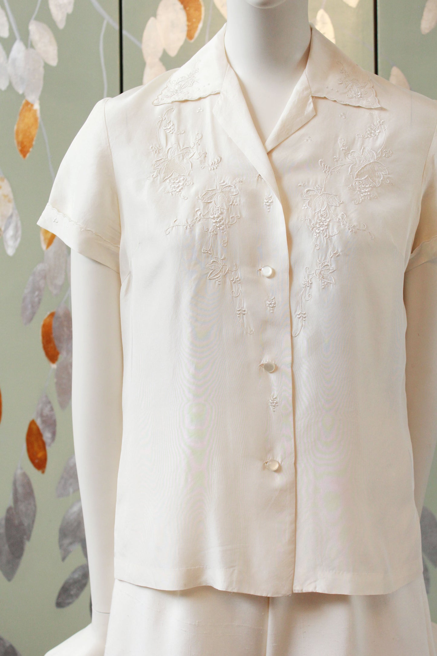 Vintage 1950s Cream Silk Embroidered Short Sleeve Blouse, XS