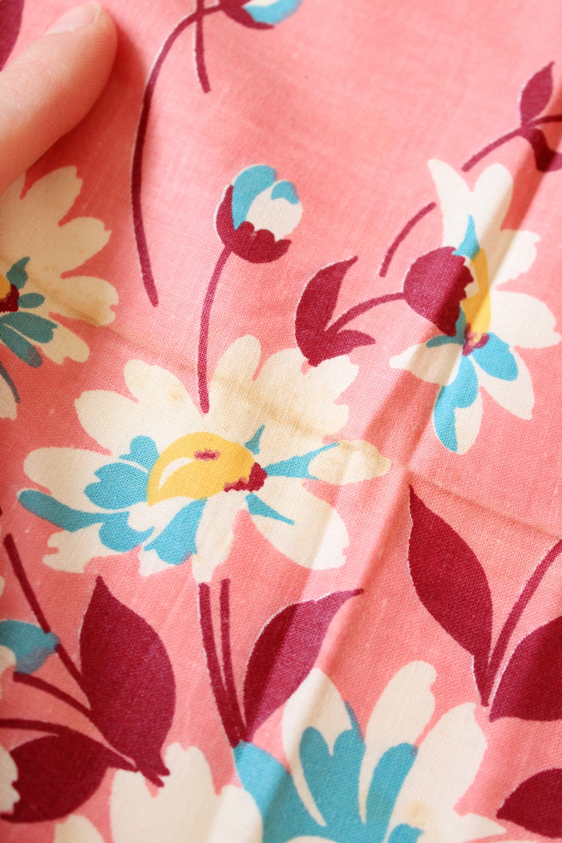 1950s Muted Pink With White Flowers Cotton Sewing Fabric, 5.7 Yards