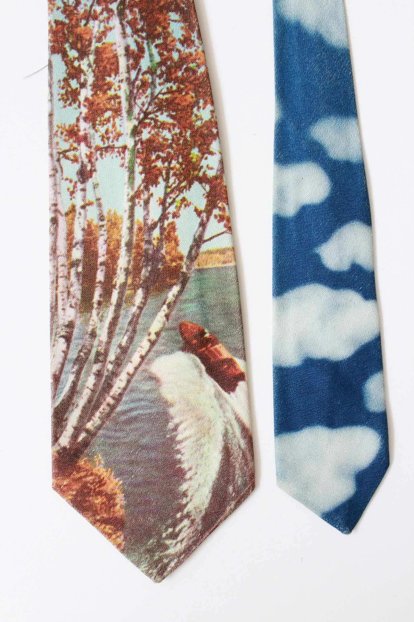 Vintage 1950s Rayon Photo Tie With Speed Boat and Autumn Trees, Mid Century 