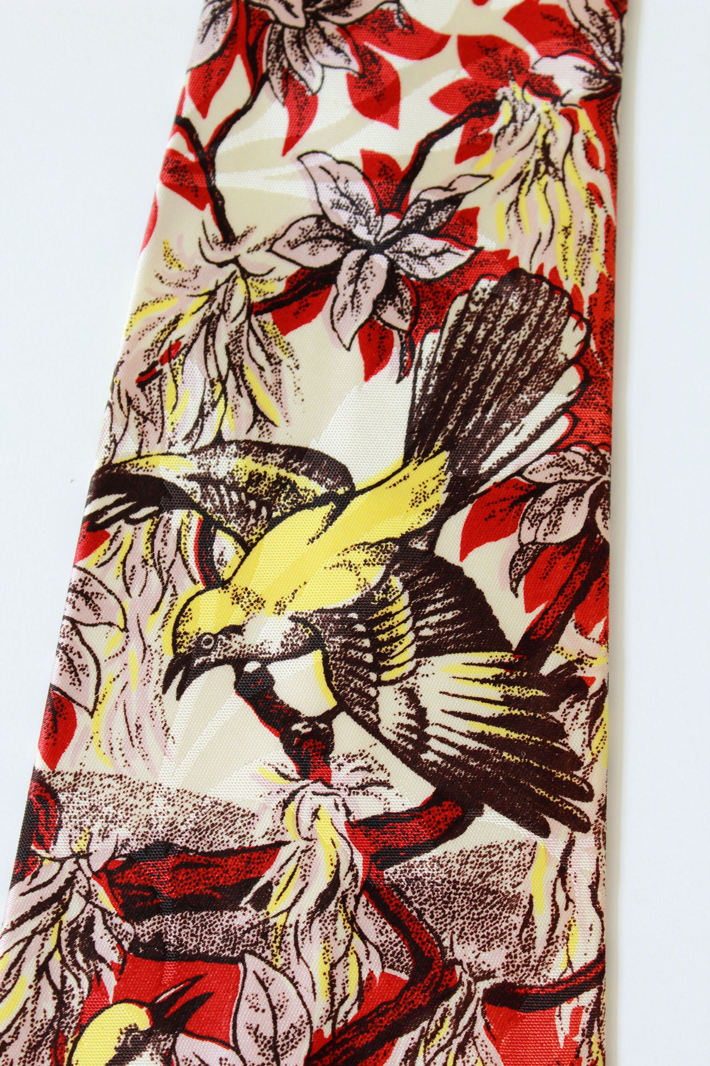 Vintage 1940s Rayon Tie With Red And Yellow Mockingbirds