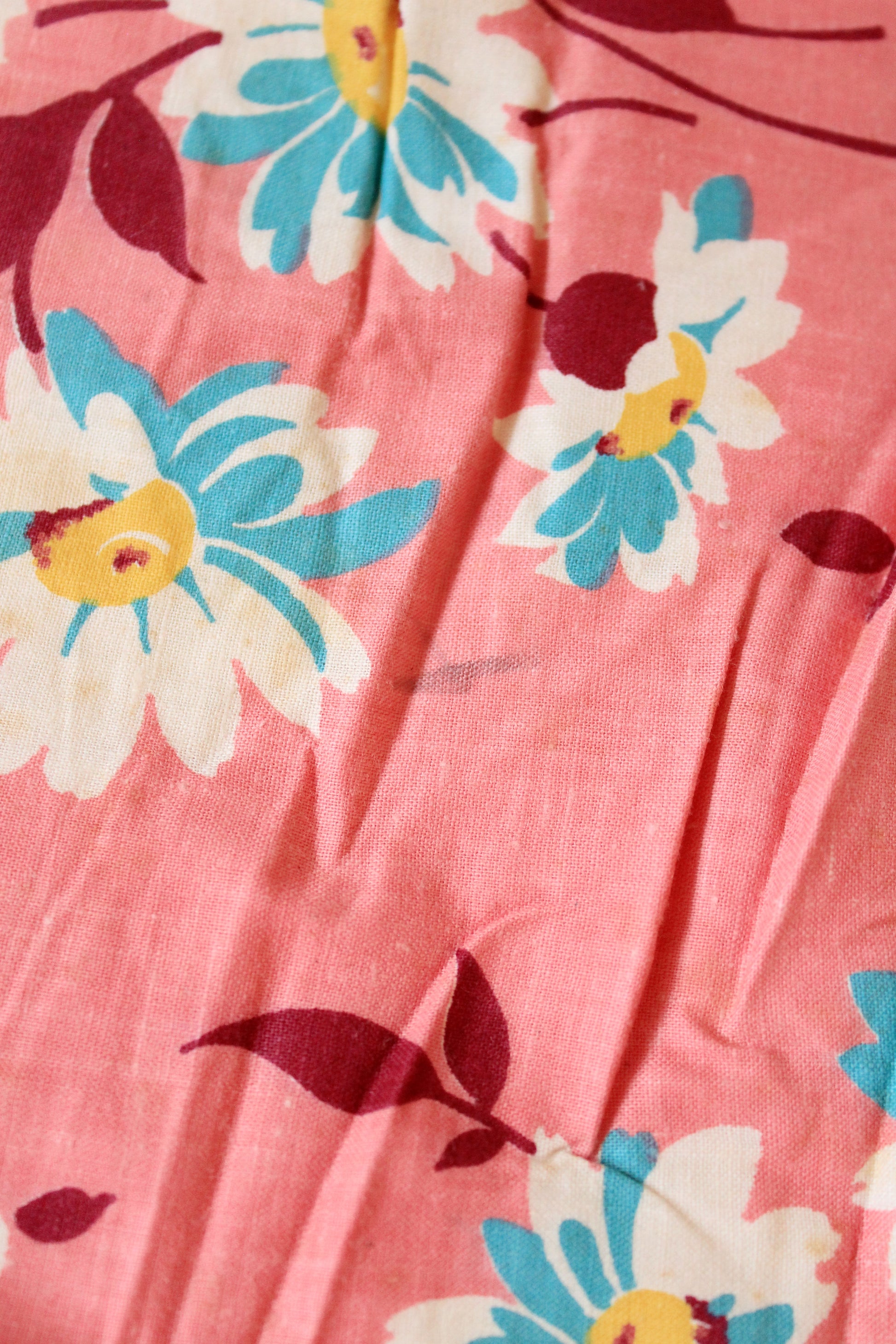 1950s Muted Pink With White Flowers Cotton Sewing Fabric, 5.7 Yards