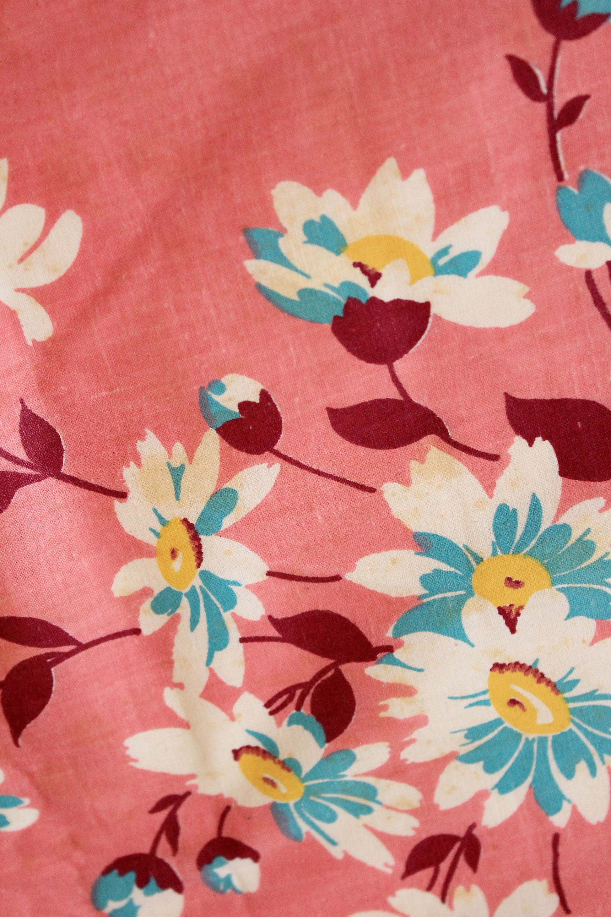 1950s Muted Pink With White Flowers Cotton Sewing Fabric, 5.7 Yards