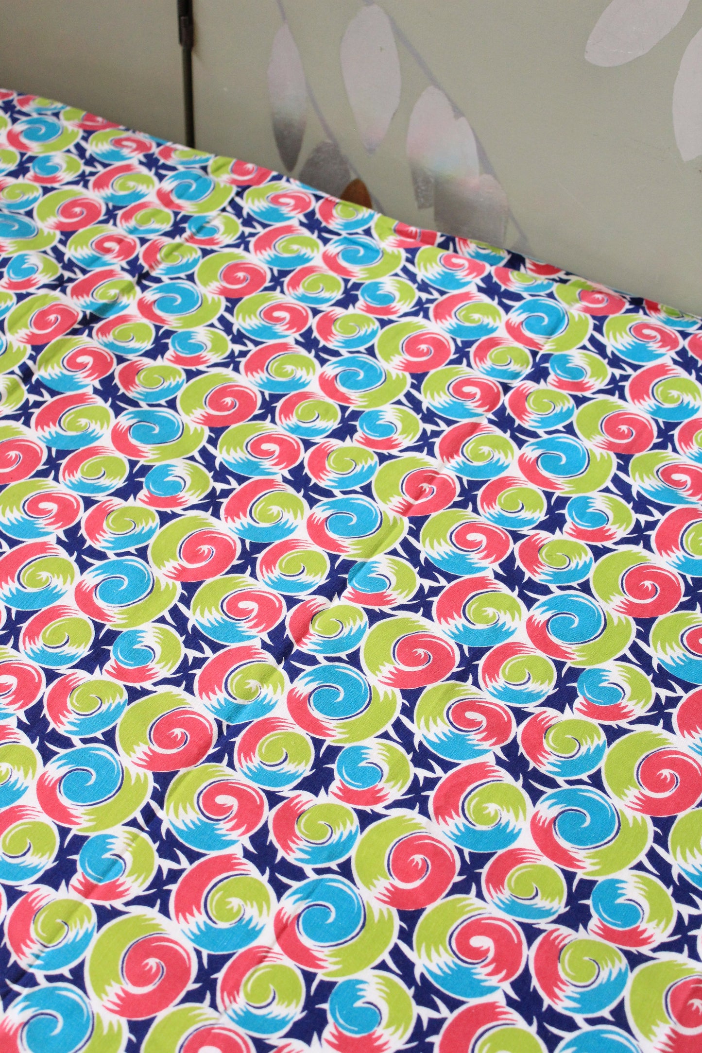 Late 1940s Multicoloured Swirl Print Pattern In Green, Pink And Navy, Multiple Pieces Available