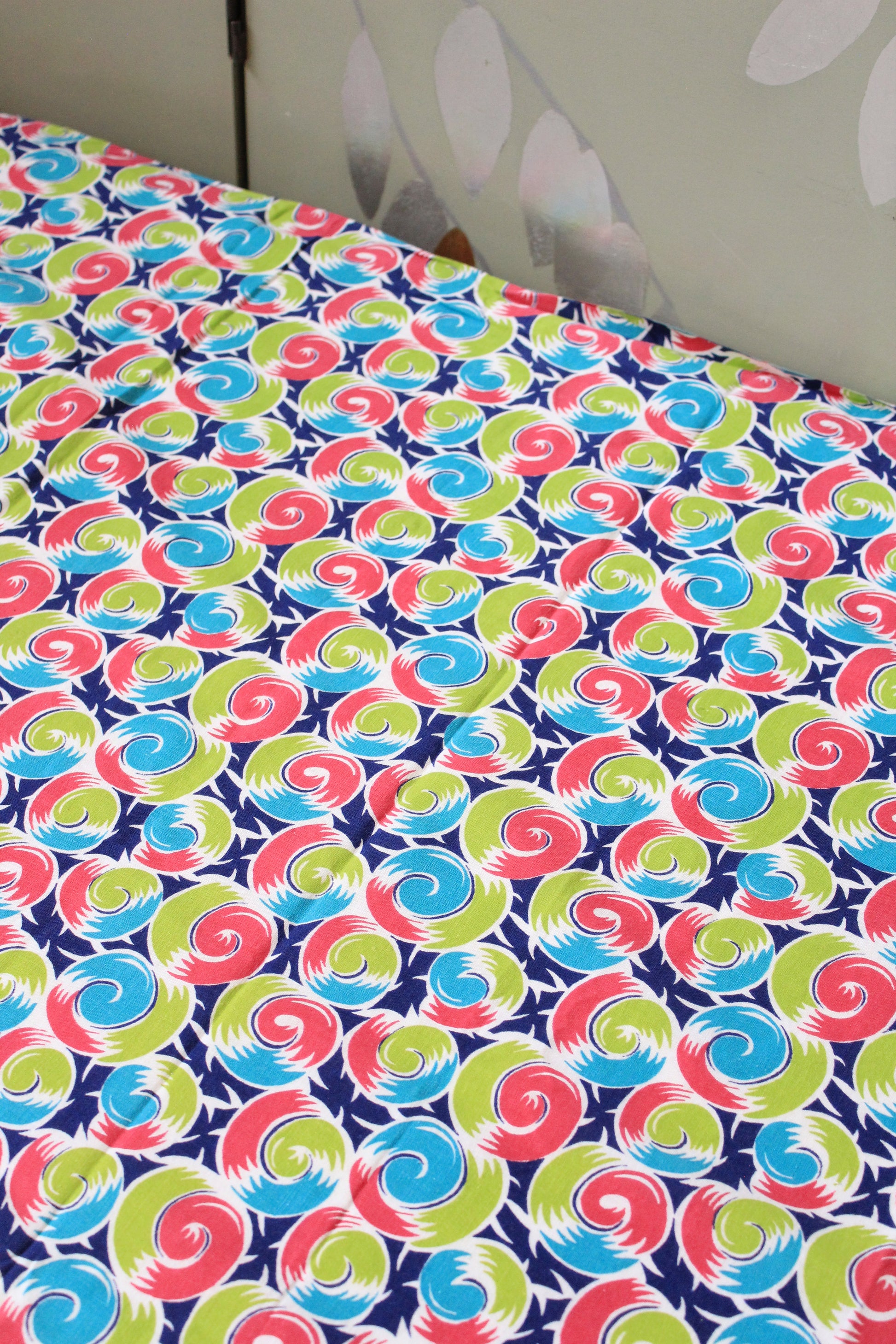 Late 1940s Multicoloured Swirl Print Pattern In Green, Pink And Navy, Multiple Pieces Available