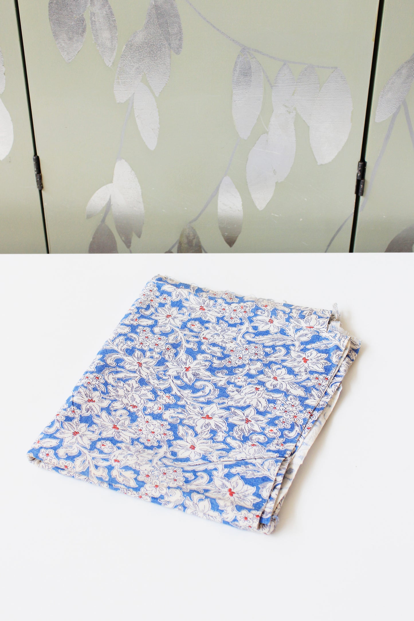 1940s Blue And White Floral Feedsack With Red Centre, Vintage Summer Sewing/Quilting Fabric