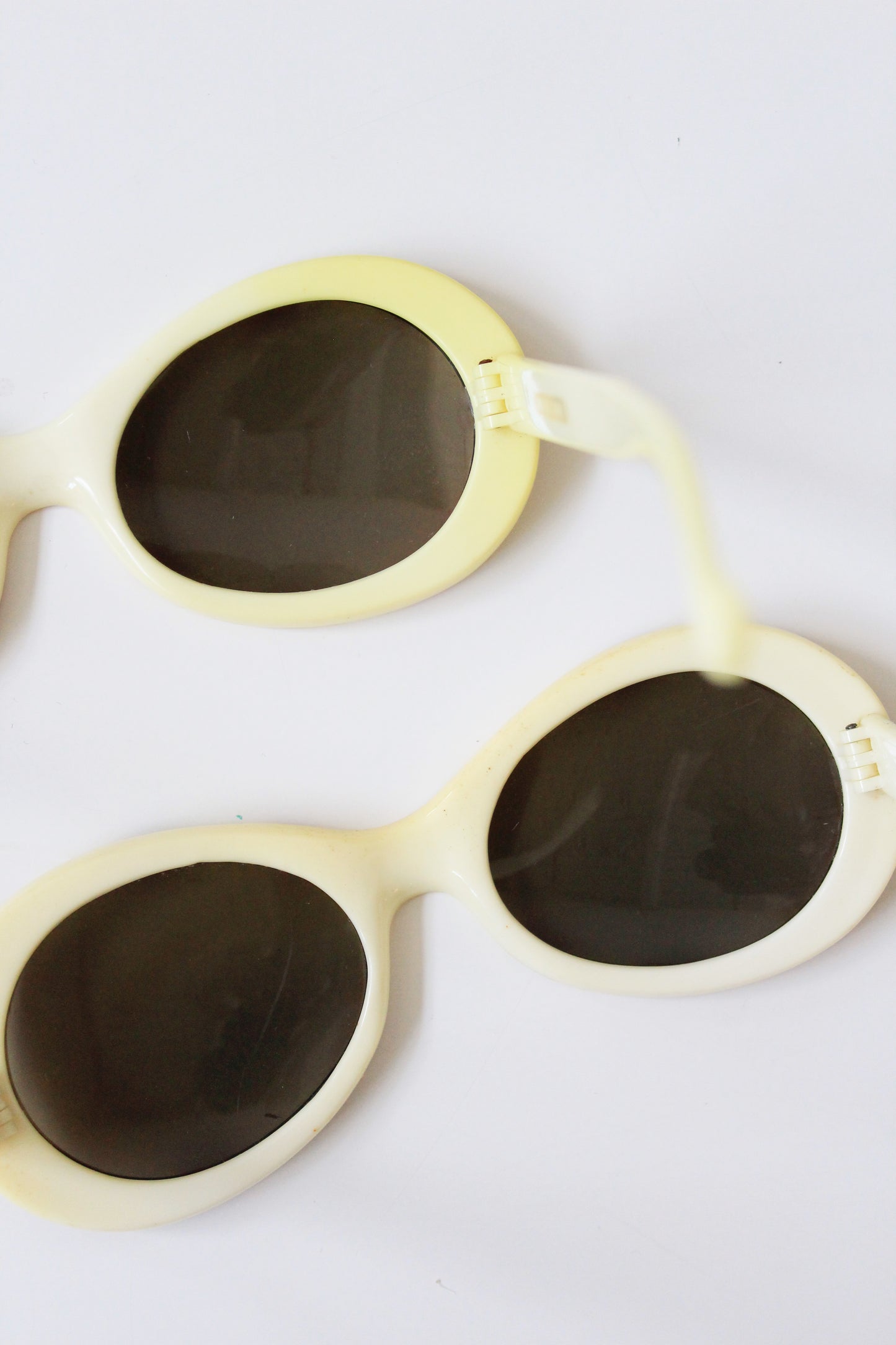 1960s Yellow And Brown Striped Round Sunglasses 