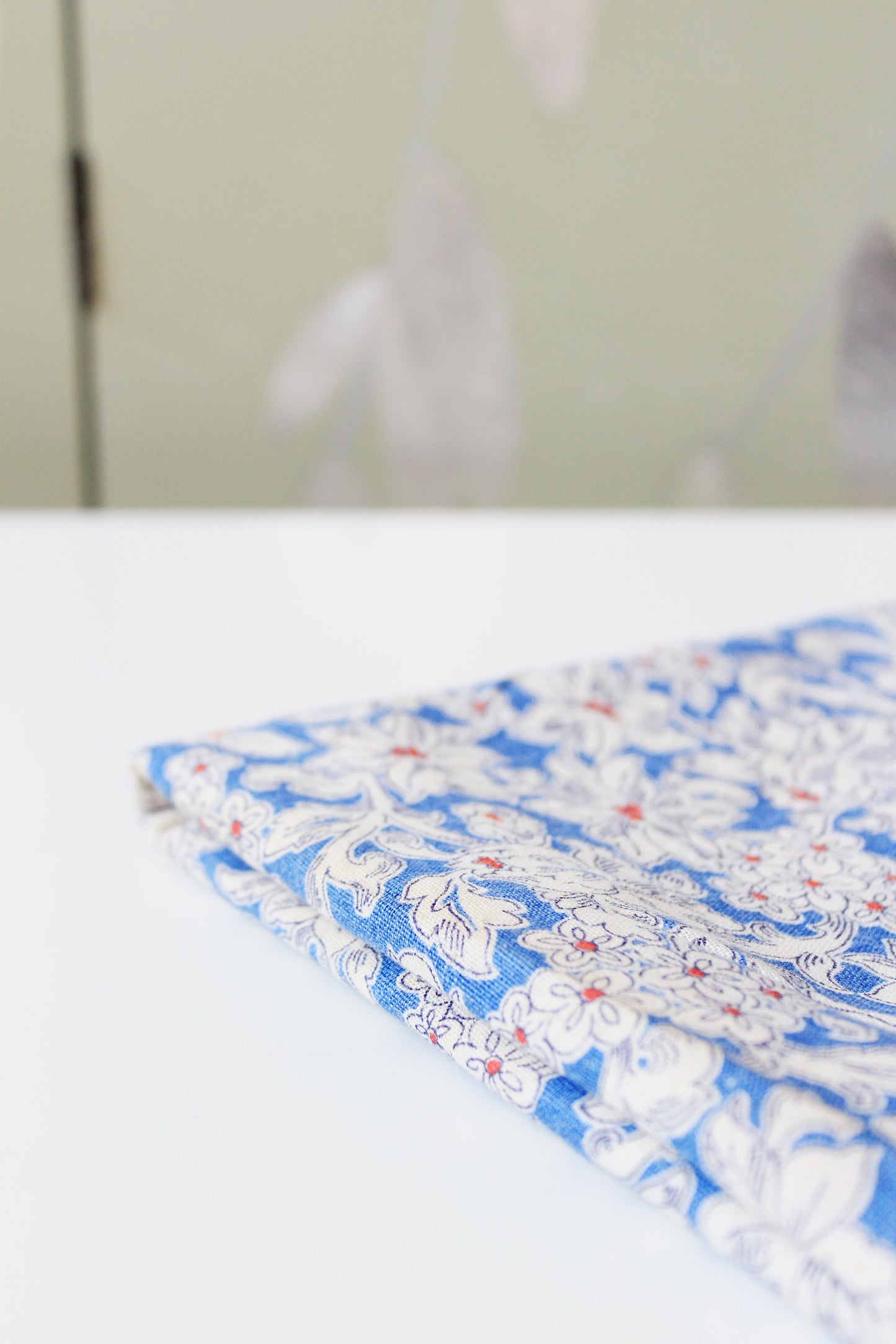1940s Blue And White Floral Feedsack With Red Centre, Vintage Summer Sewing/Quilting Fabric