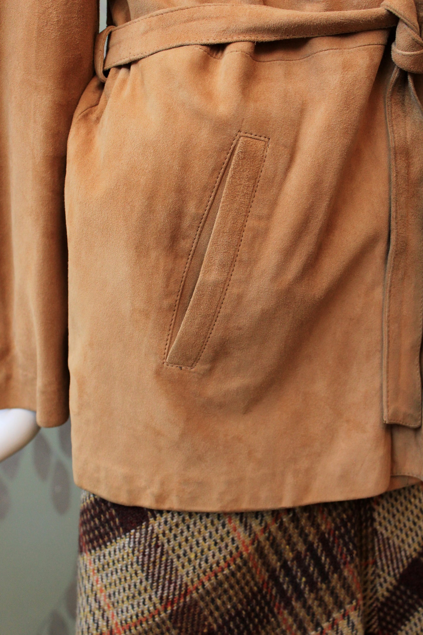 1980s Tan Suede Jacket With pleated Shoulders And Tie Belt, Medium
