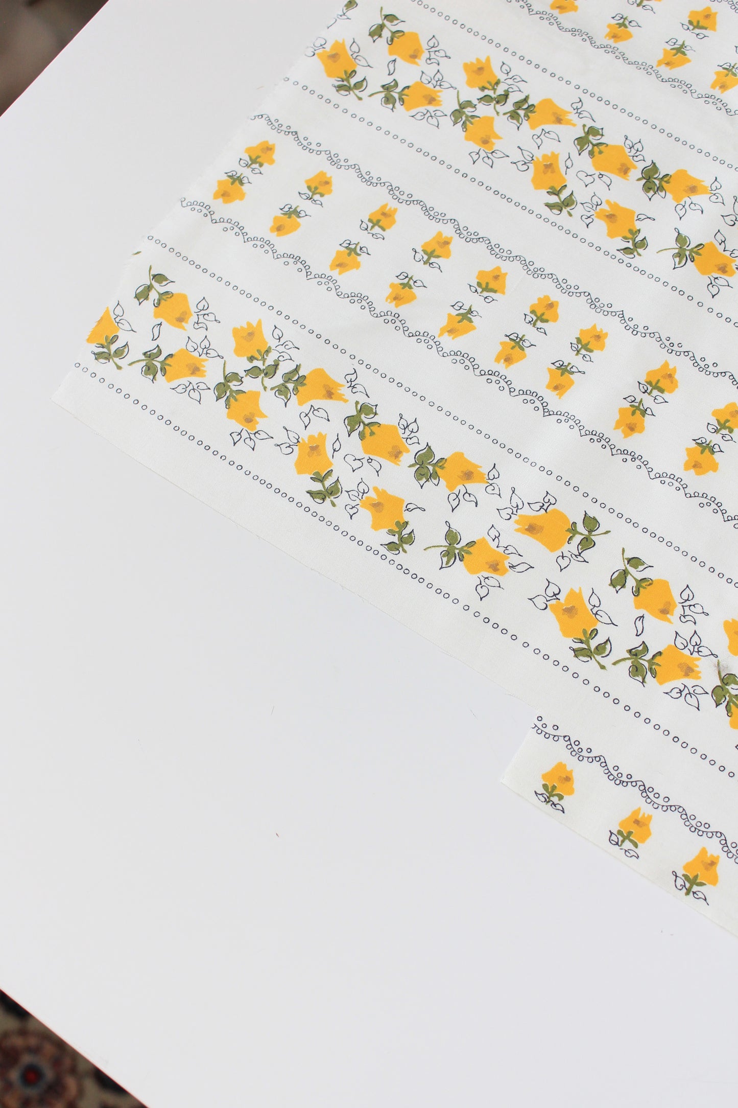 1950s White And Yellow Flower Lines Floral Cotton Fabric, 6.2 Yards