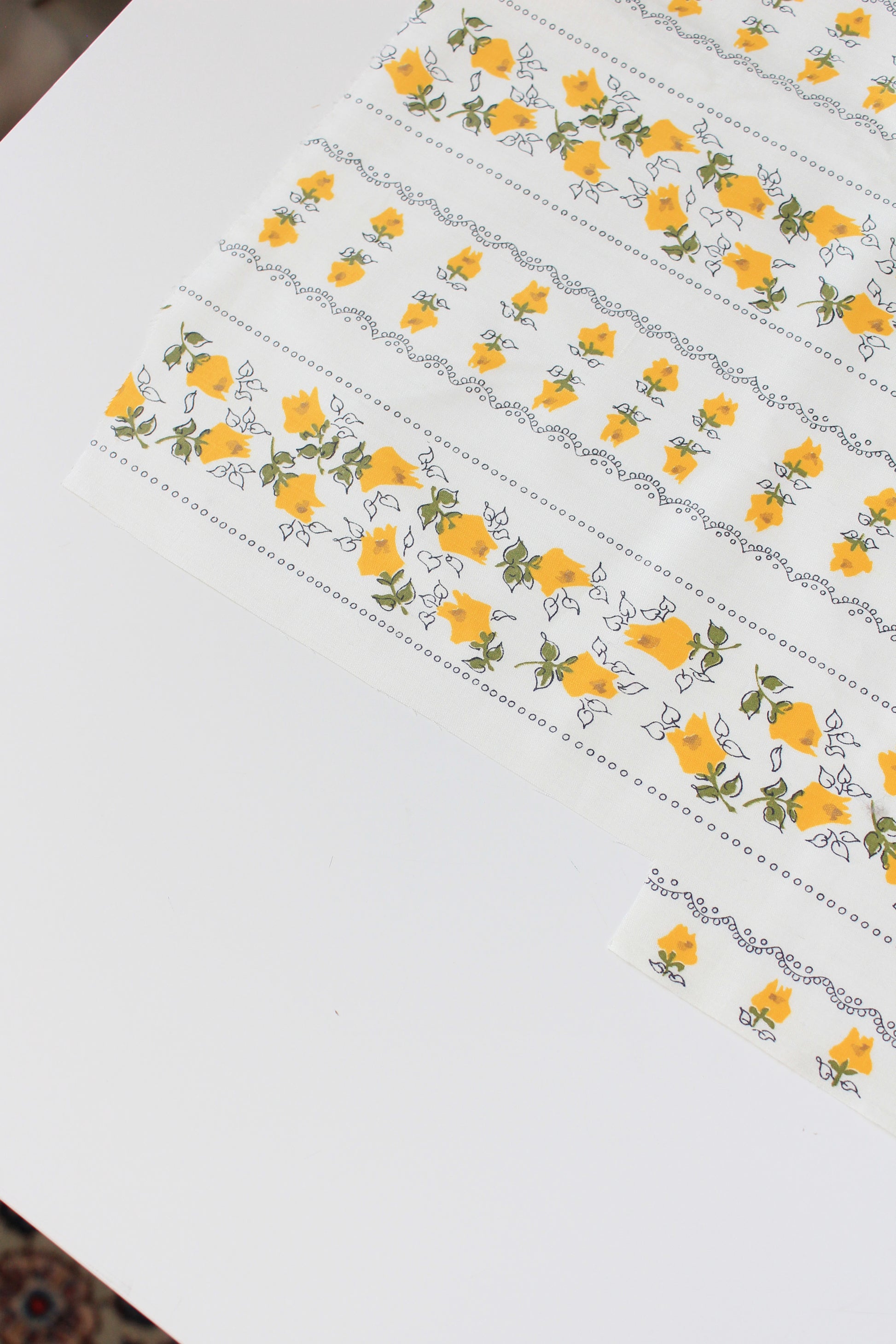 1950s White And Yellow Flower Lines Floral Cotton Fabric, 6.2 Yards